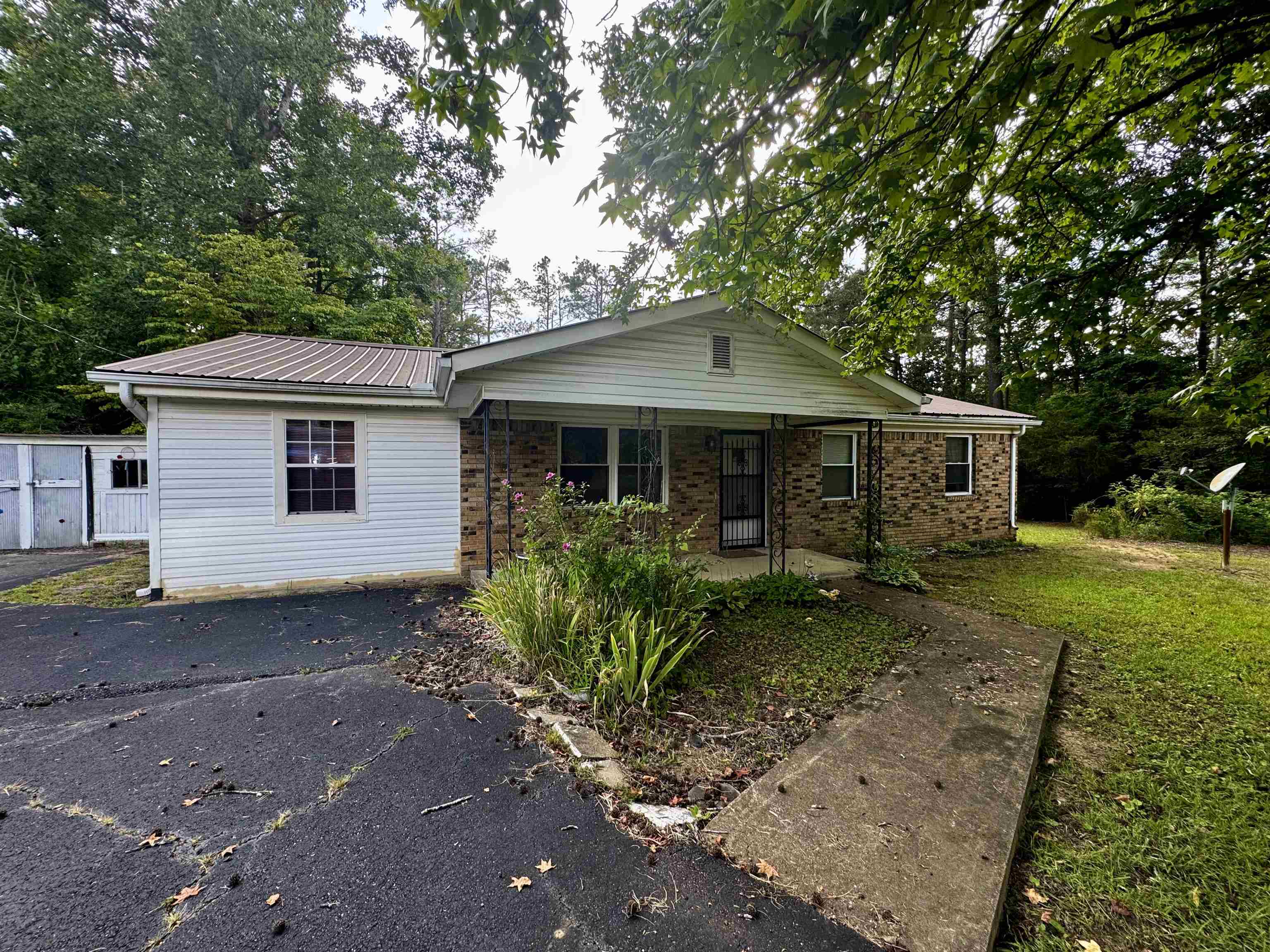 1215 Foster Rd Property Photo 1
