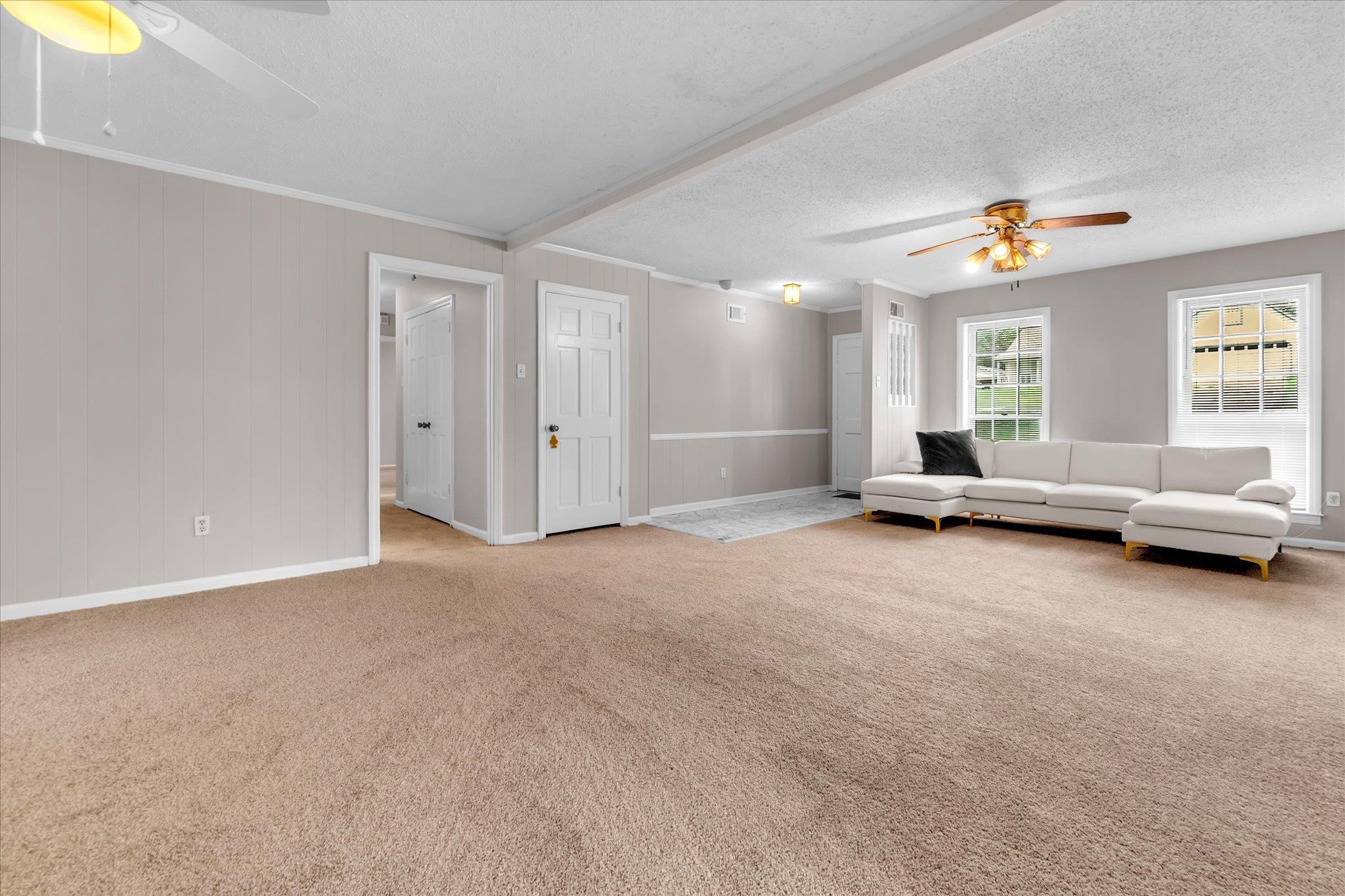 5393 Banbury Ave Property Photo 6