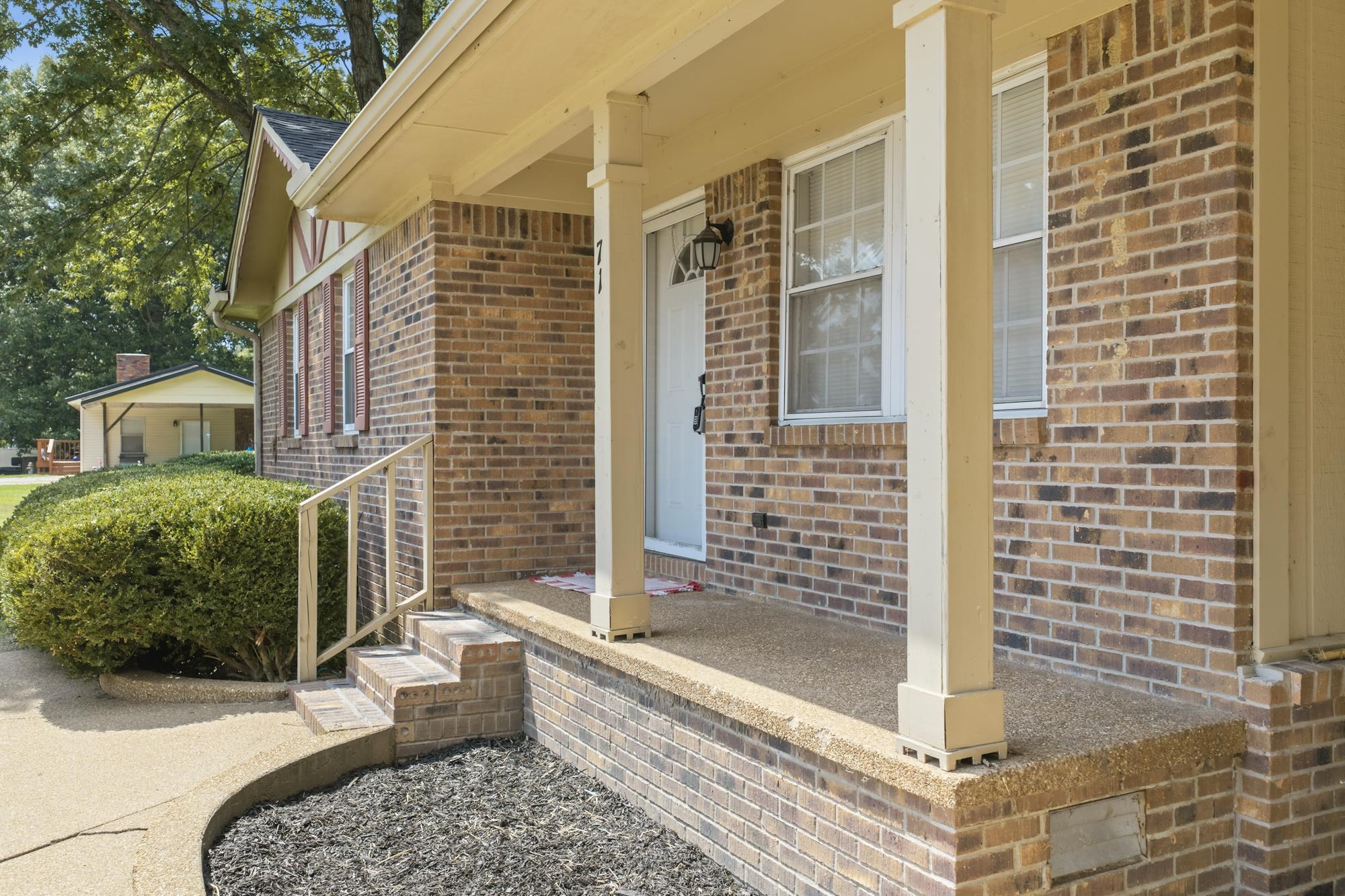 71 Tracy St Property Photo 3