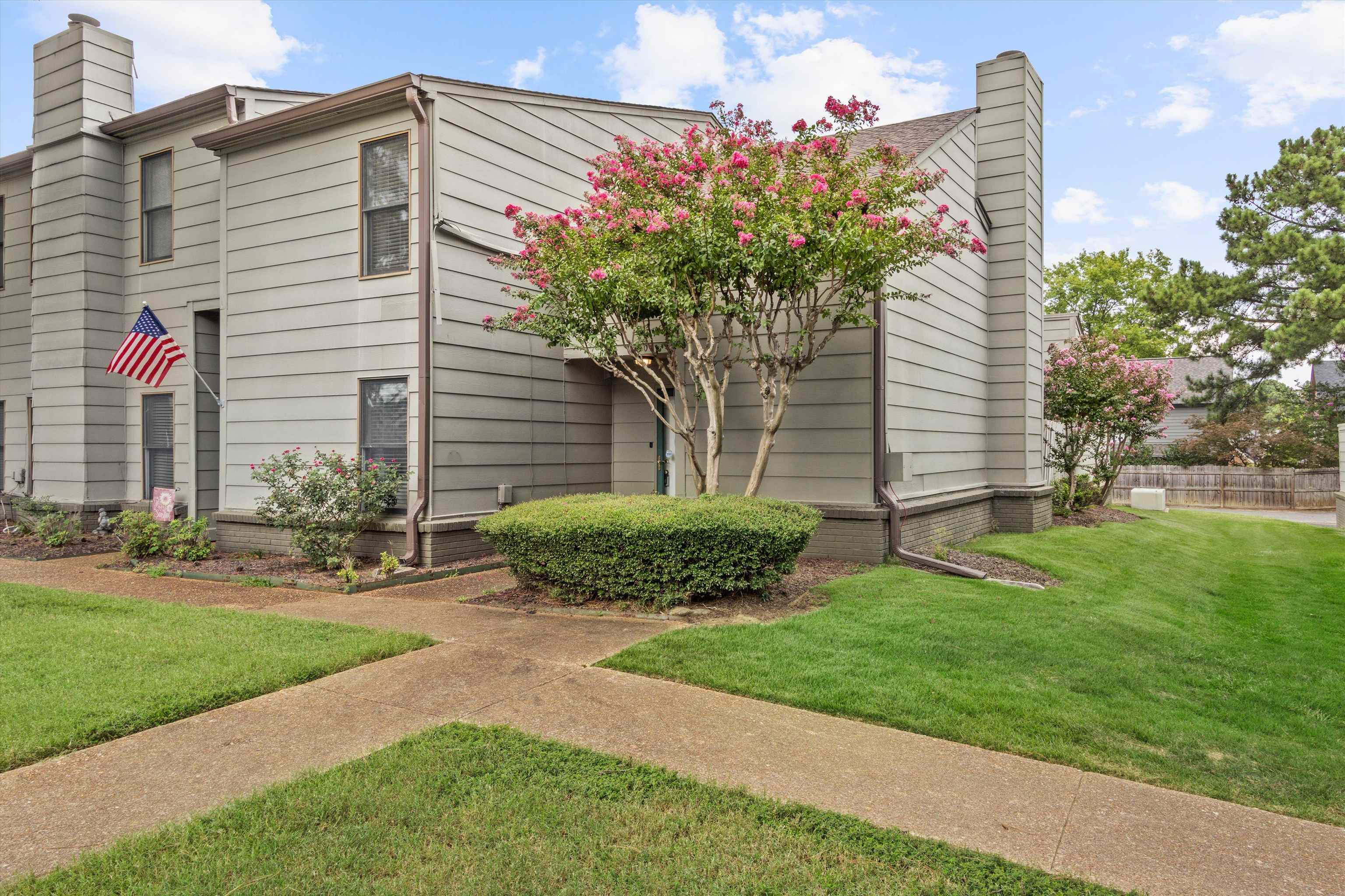 1906 Allenby Dr 16 Property Photo 2