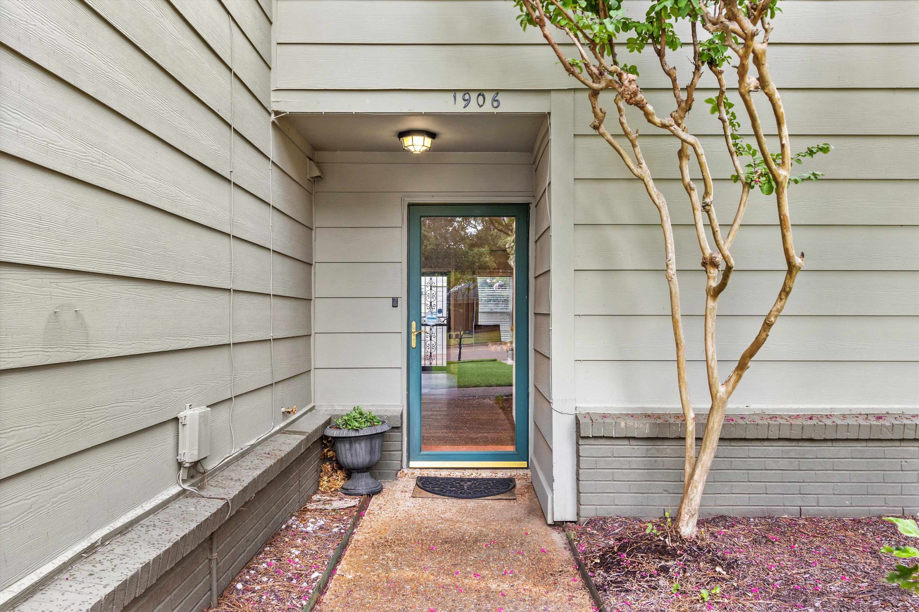 1906 Allenby Dr 16 Property Photo 3