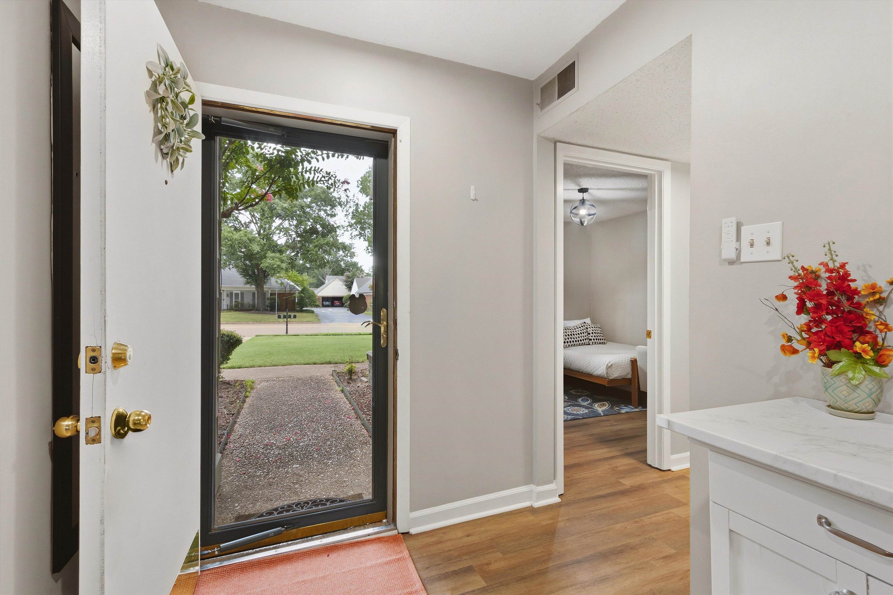 1906 Allenby Dr 16 Property Photo 5
