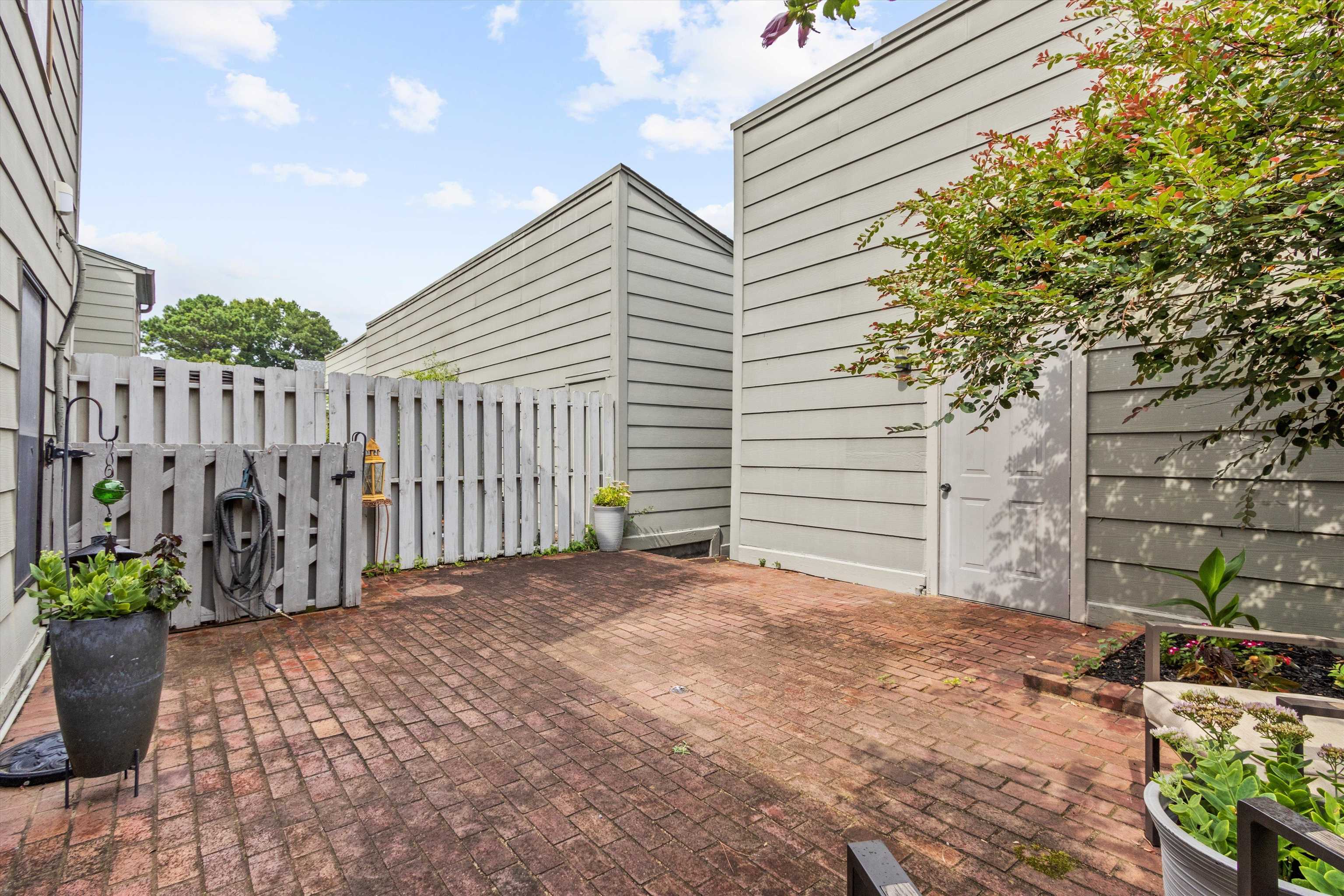 1906 Allenby Dr 16 Property Photo 23