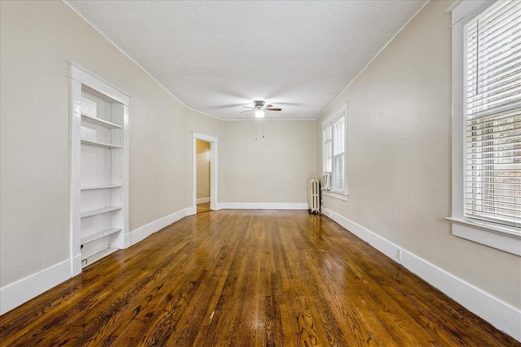 1901 Linden Ave Property Photo 7