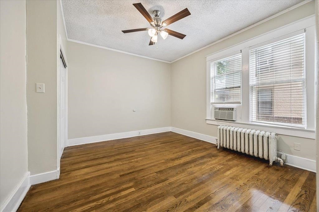 1901 Linden Ave Property Photo 9