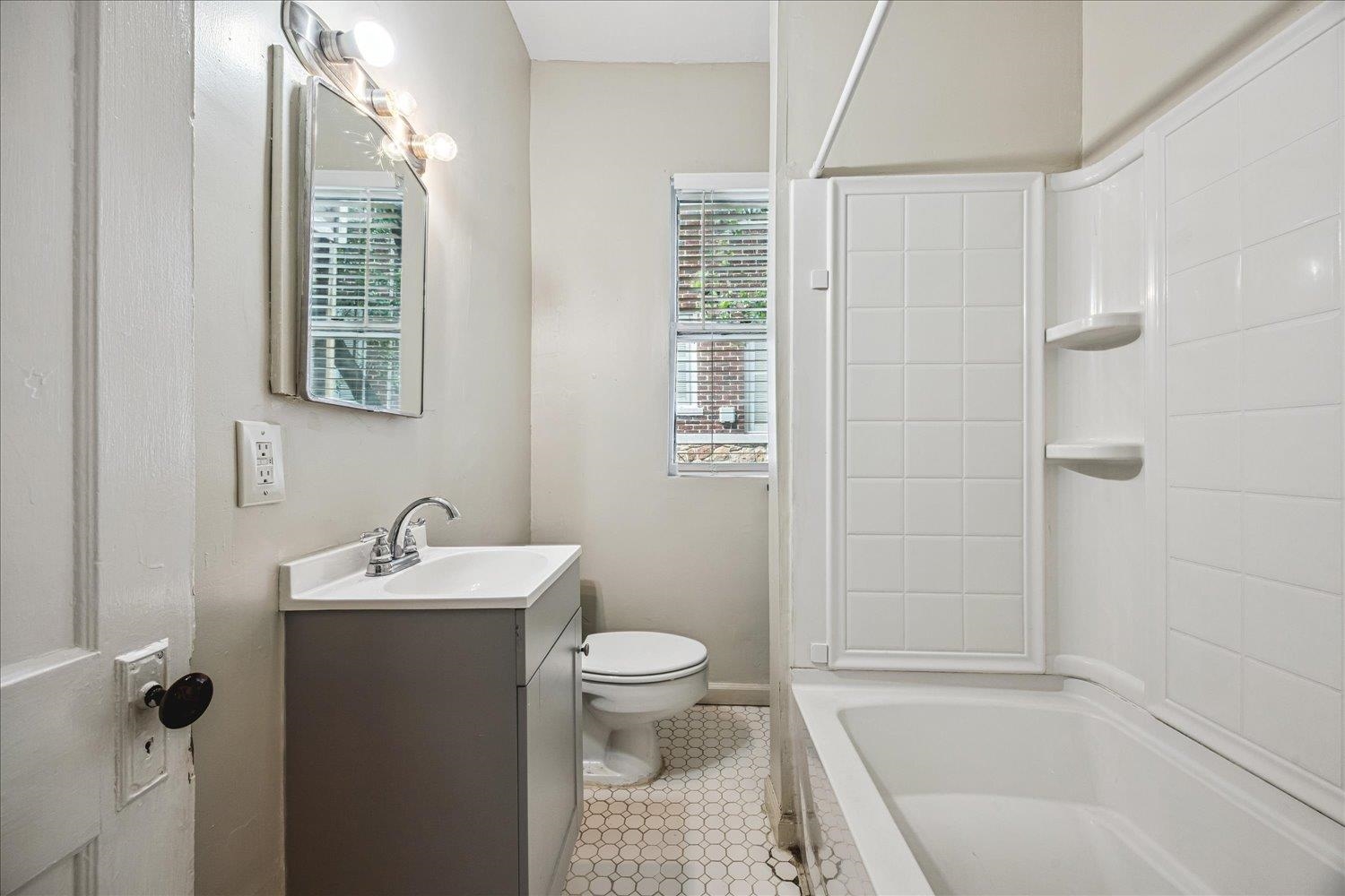 1901 Linden Ave Property Photo 10