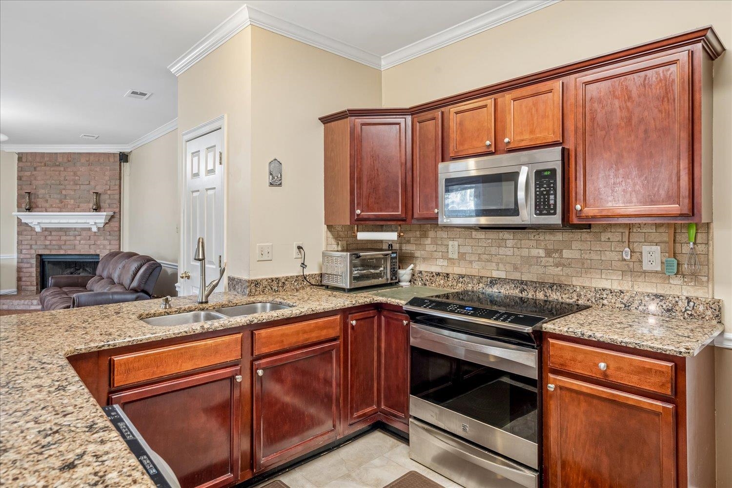 8889 Chimneyrock Blvd Property Photo 13