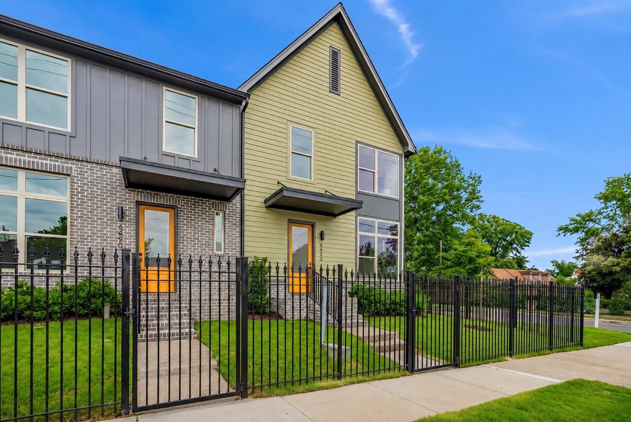 5492 PARK AVE 1 Property Photo 1