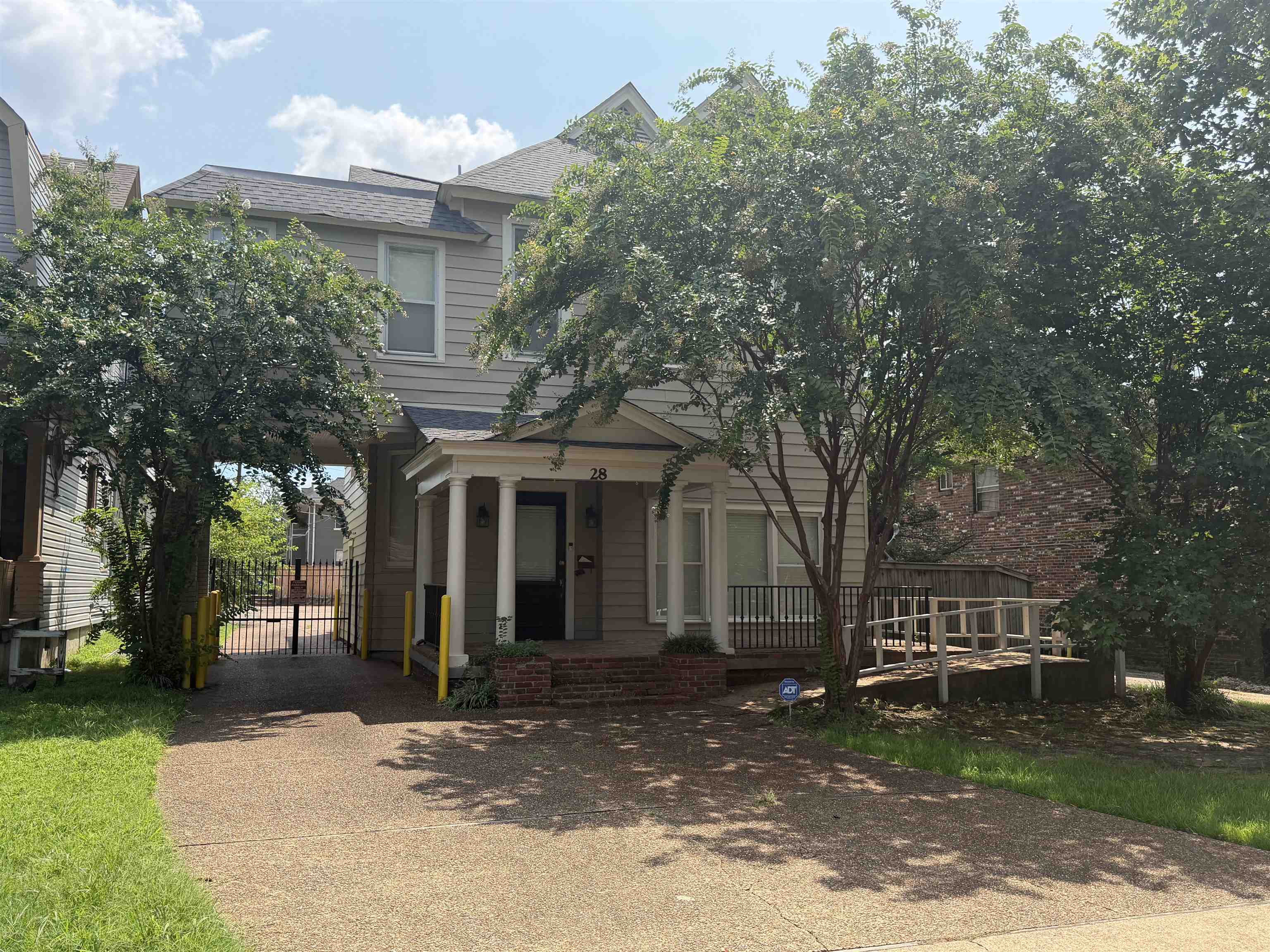 28 S Idlewild St Property Photo 1