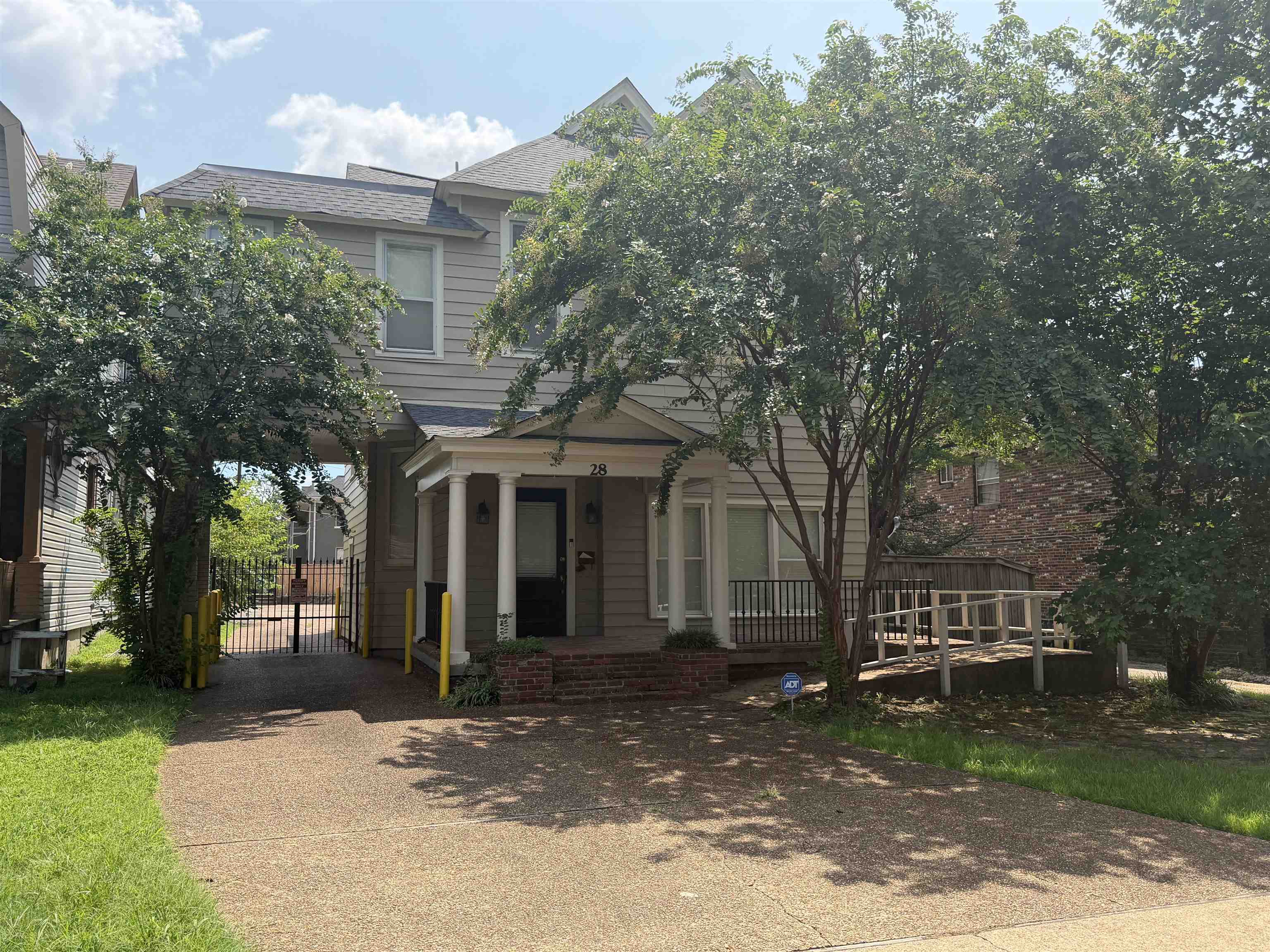 28 S Idlewild St Property Photo 2