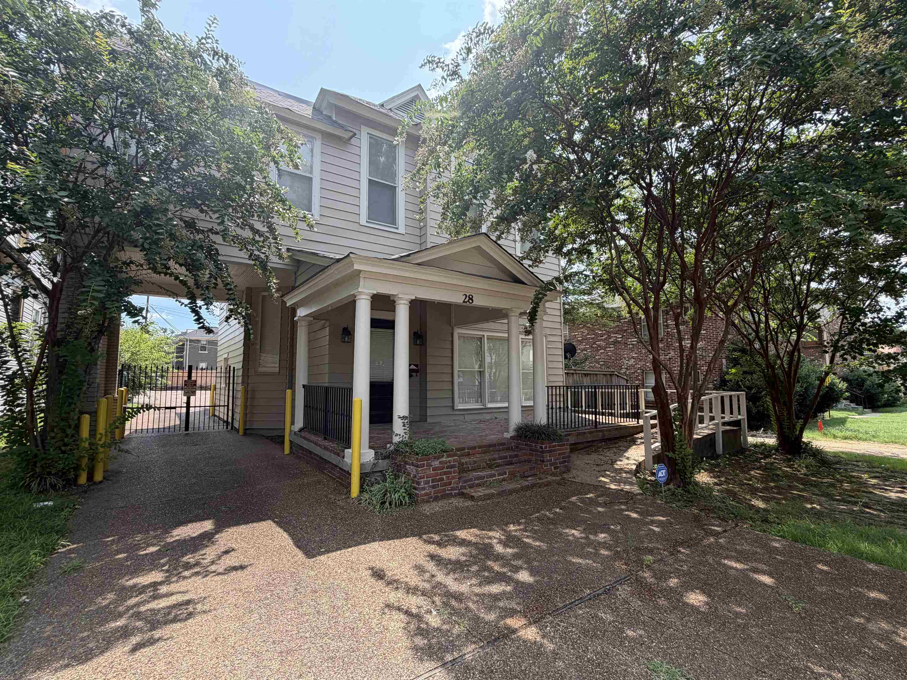 28 S Idlewild St Property Photo 3