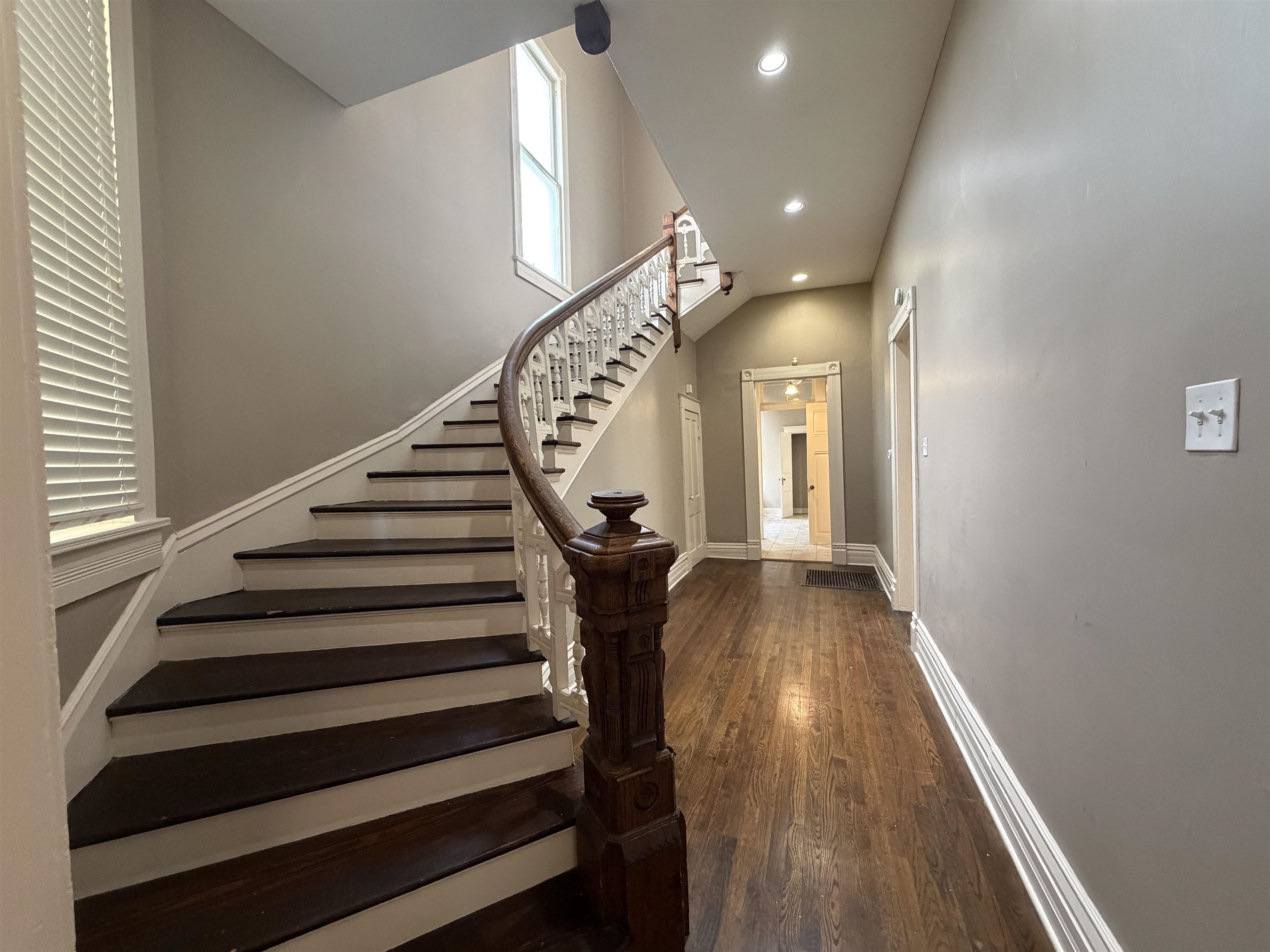 28 S Idlewild St Property Photo 6