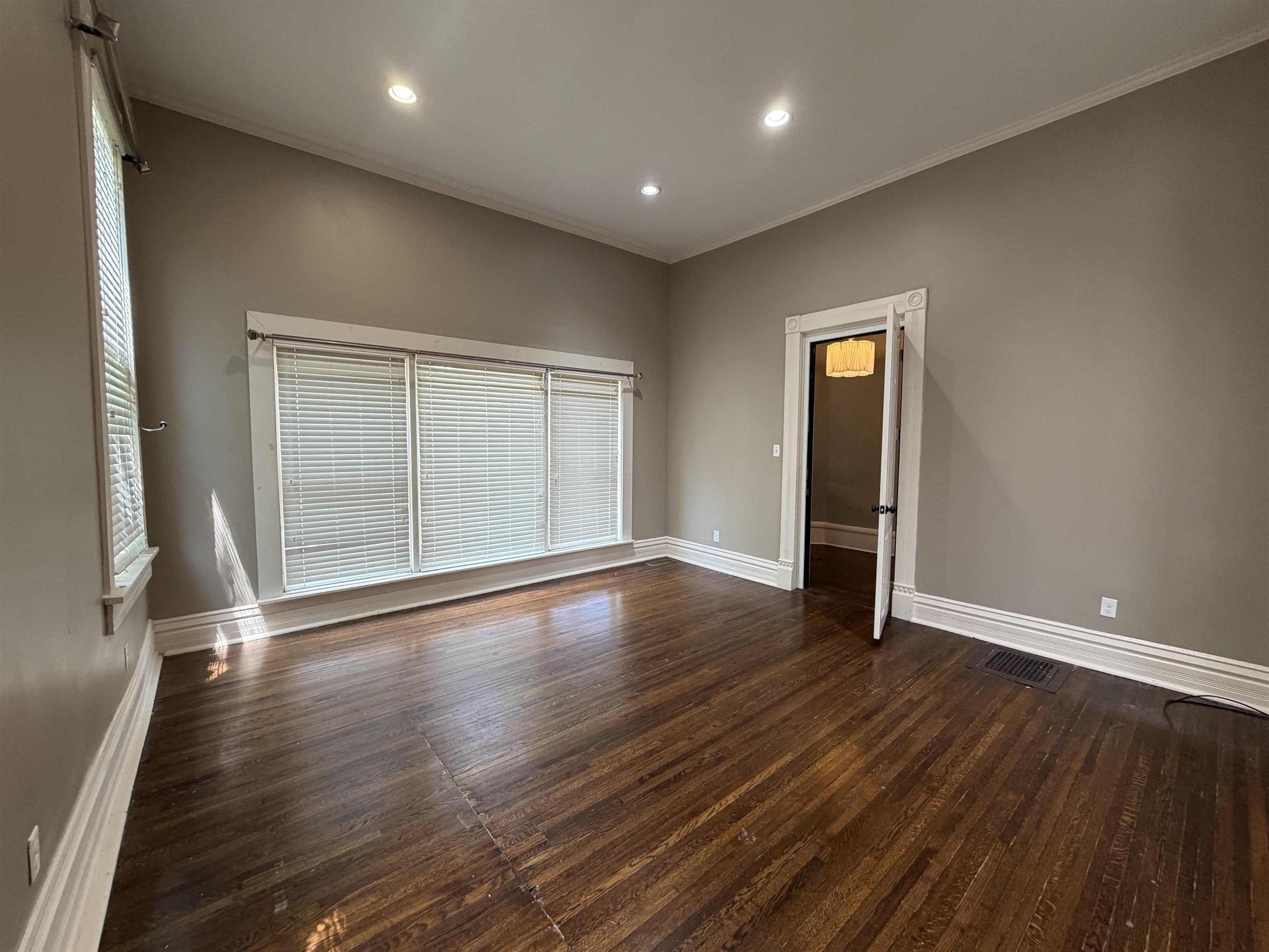 28 S Idlewild St Property Photo 8