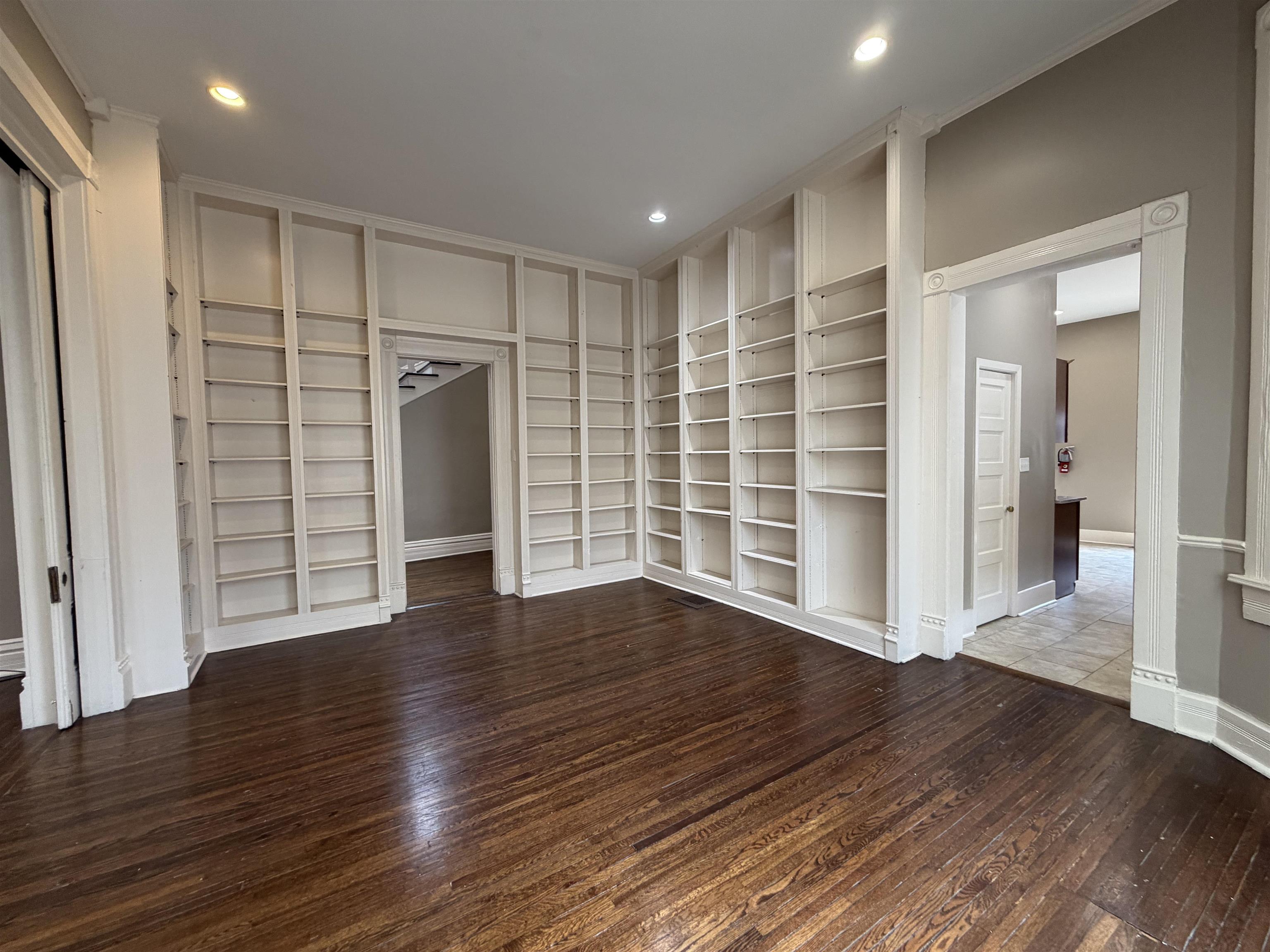 28 S Idlewild St Property Photo 9
