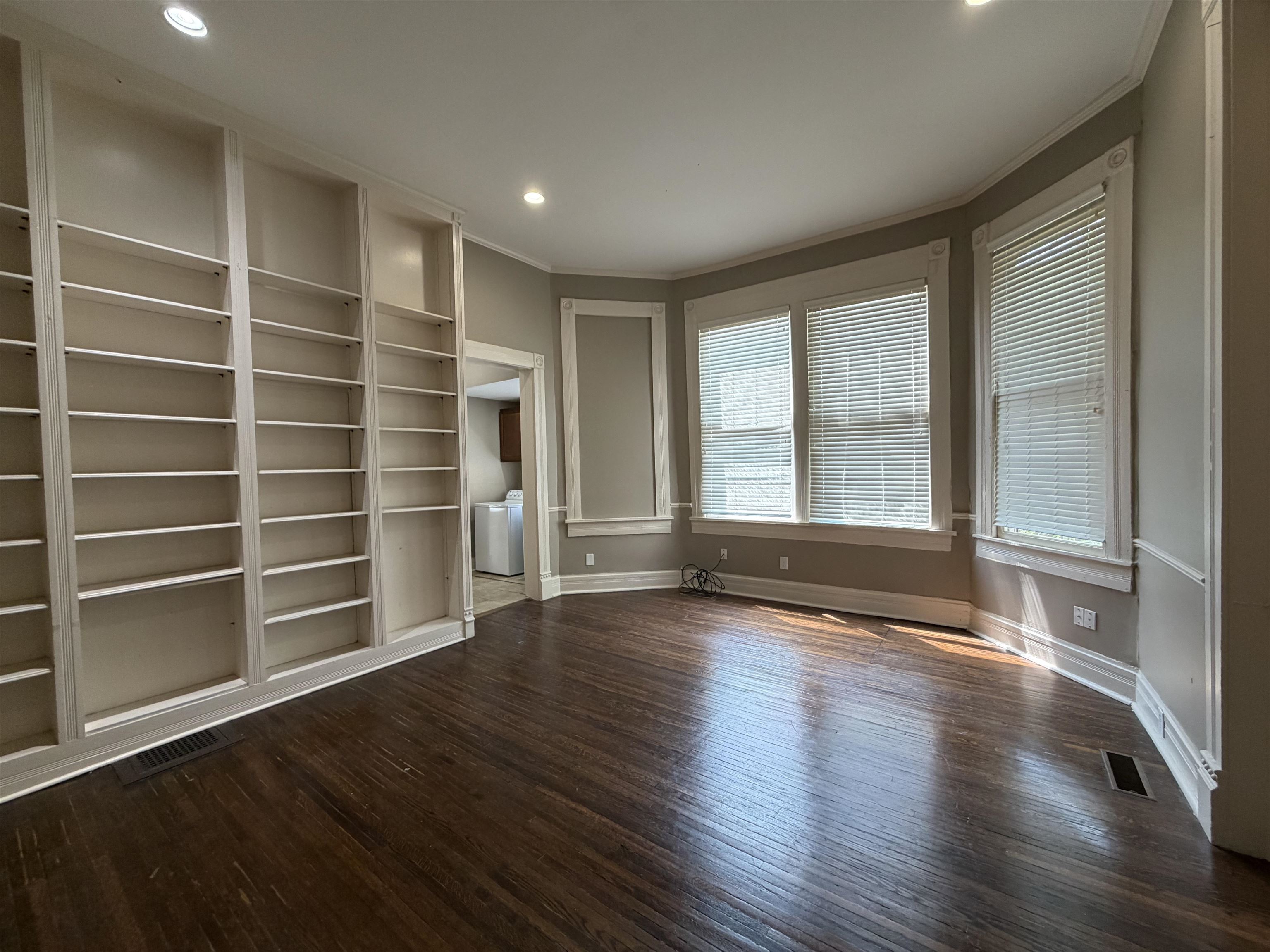 28 S Idlewild St Property Photo 10