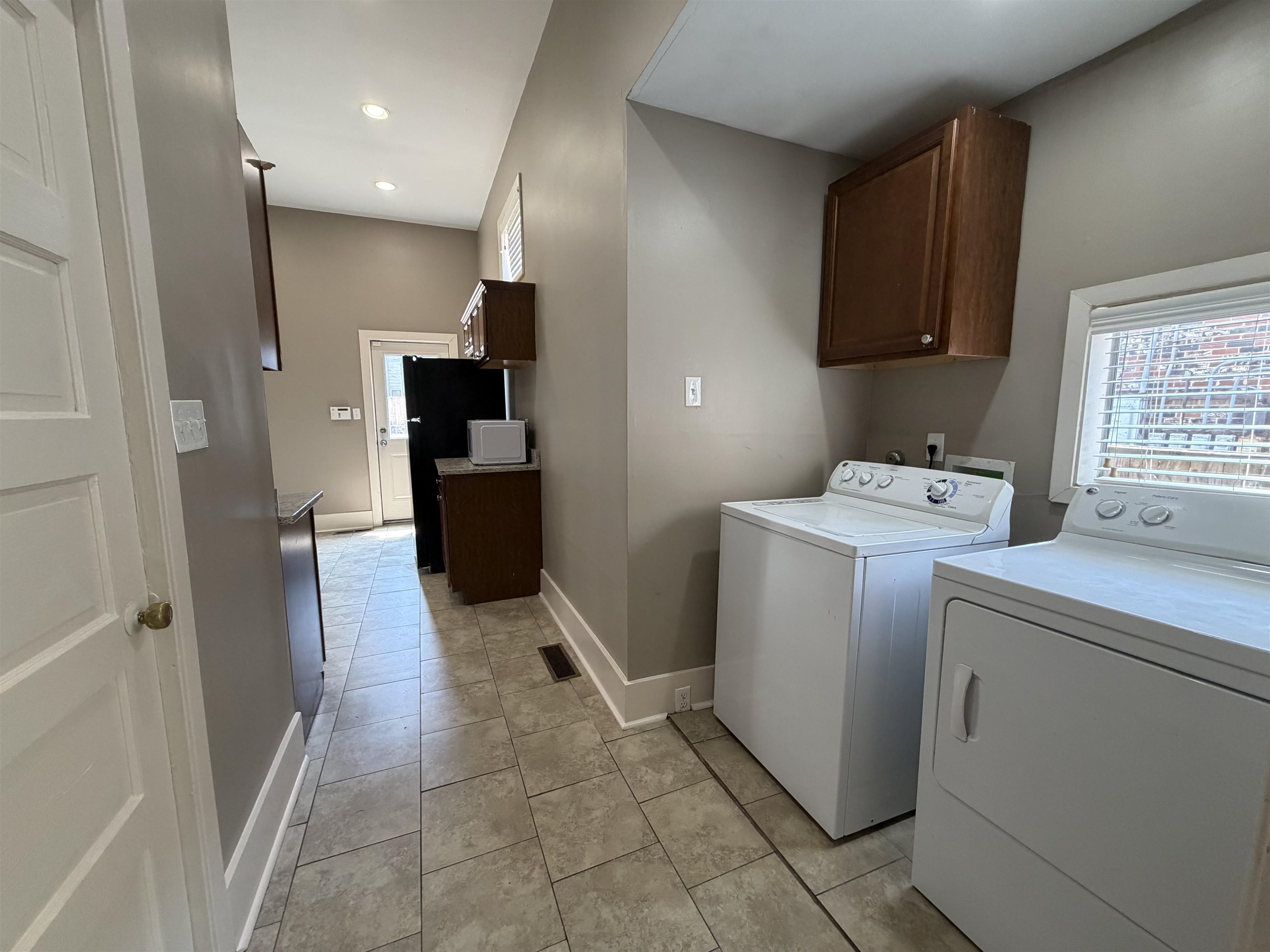 28 S Idlewild St Property Photo 11
