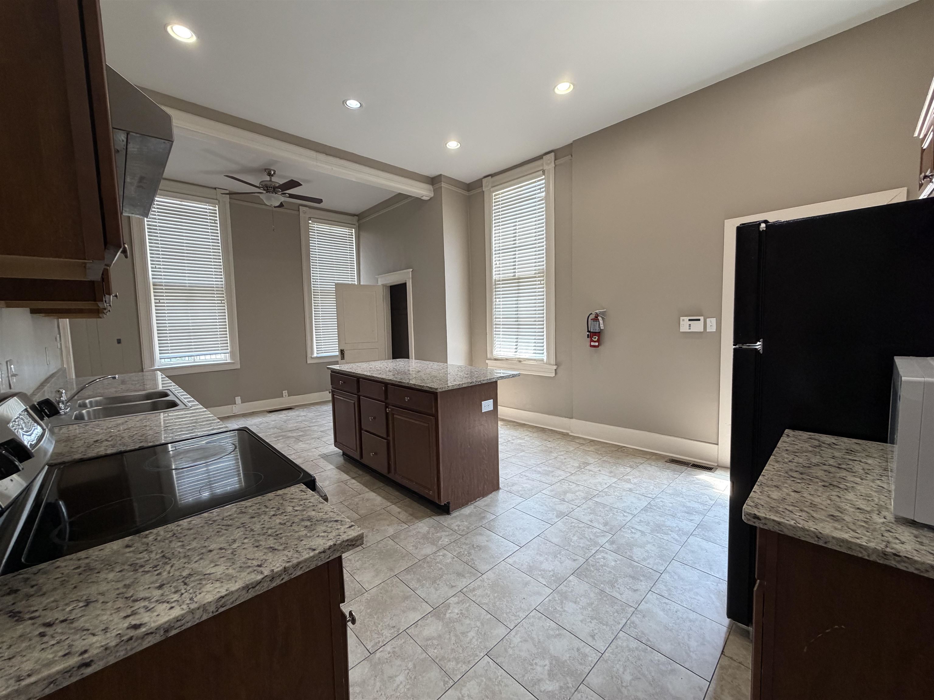 28 S Idlewild St Property Photo 12
