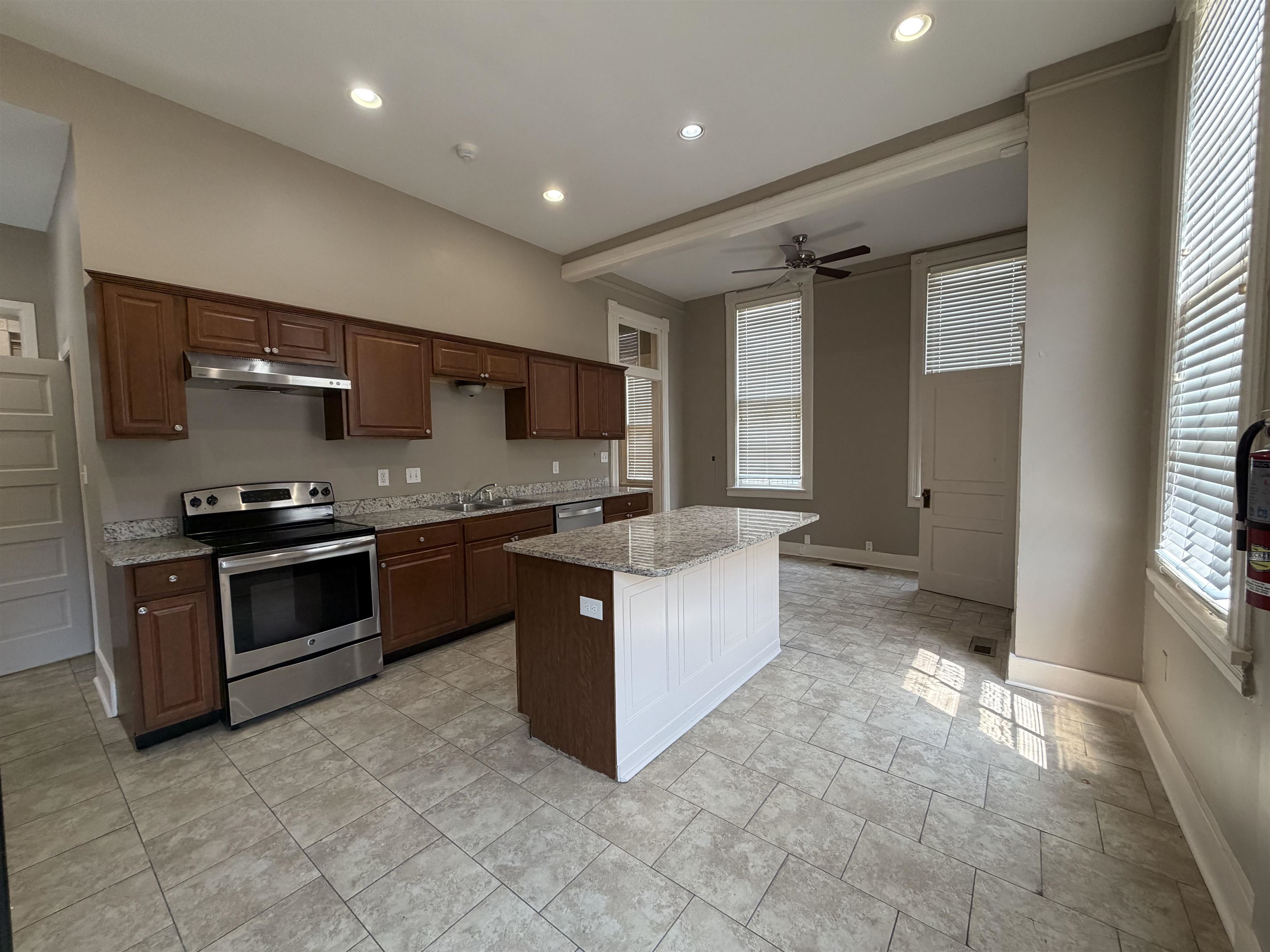 28 S Idlewild St Property Photo 13