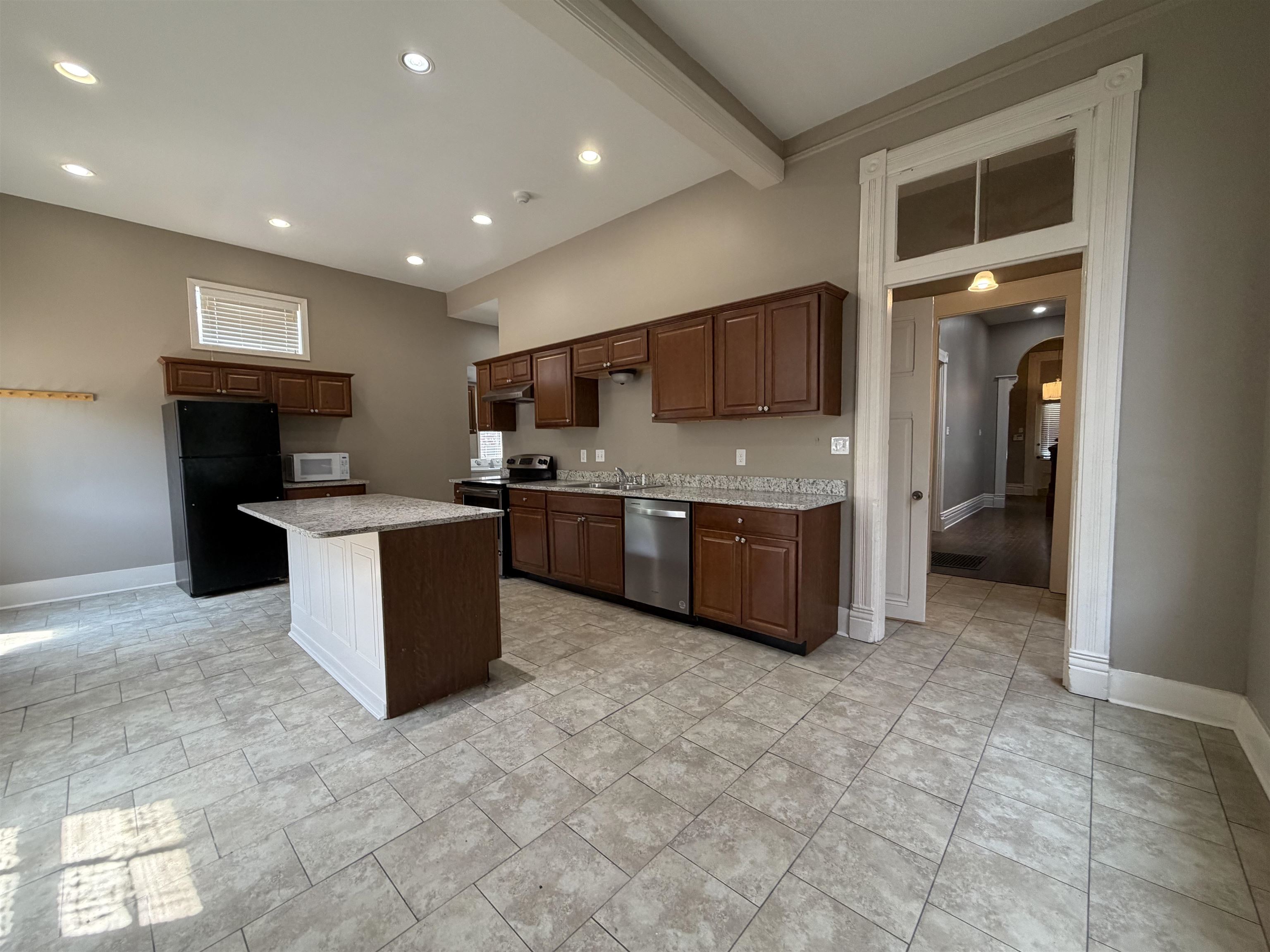 28 S Idlewild St Property Photo 14