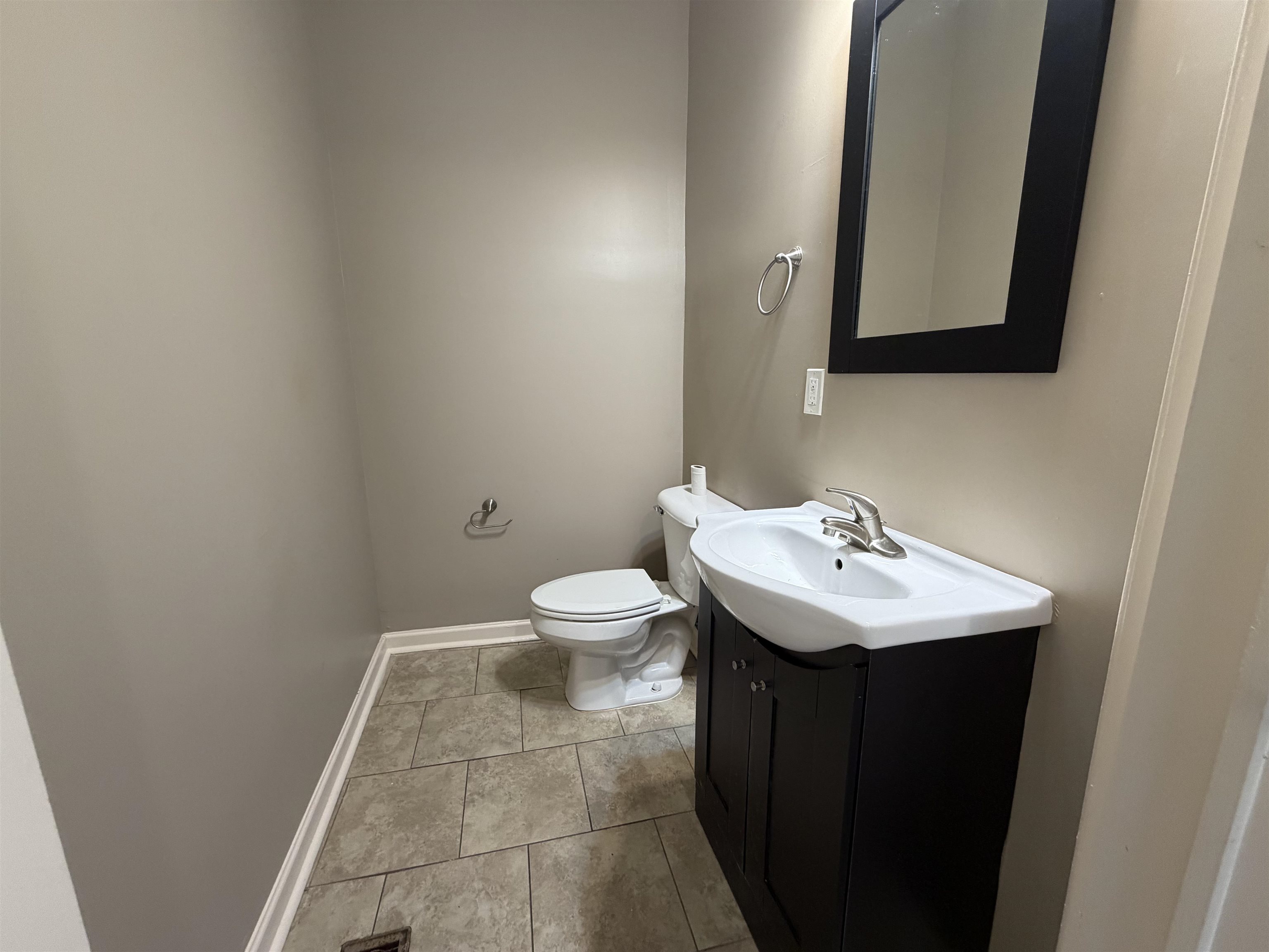 28 S Idlewild St Property Photo 16