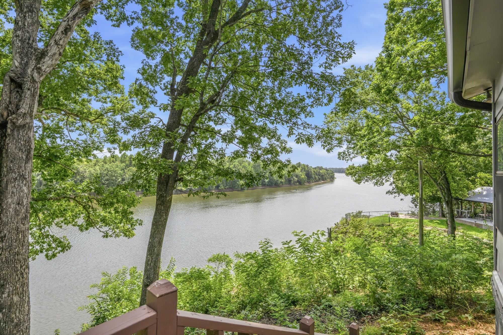 681 Attaway Ln Property Photo 3