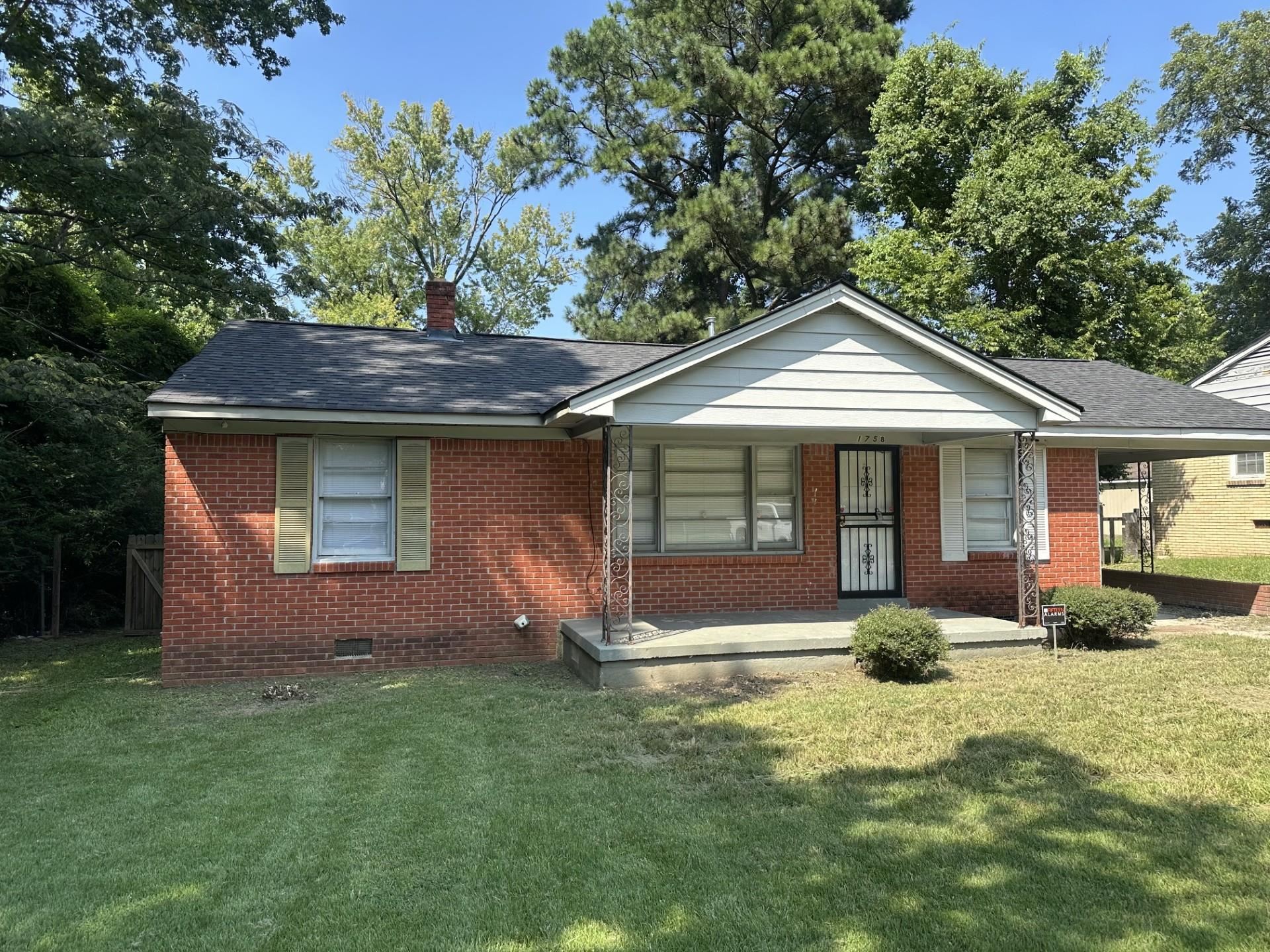 1758 Woodburn Dr Property Photo 2