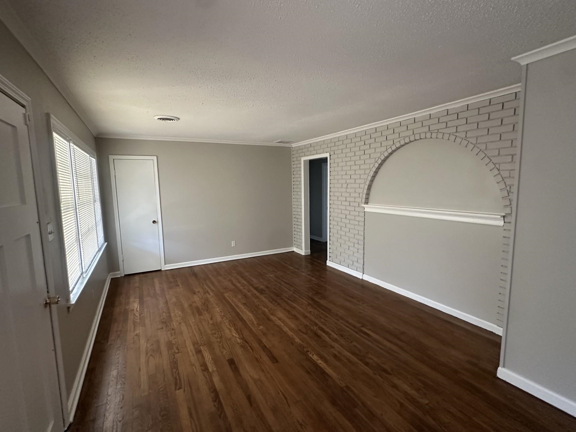 1758 Woodburn Dr Property Photo 3