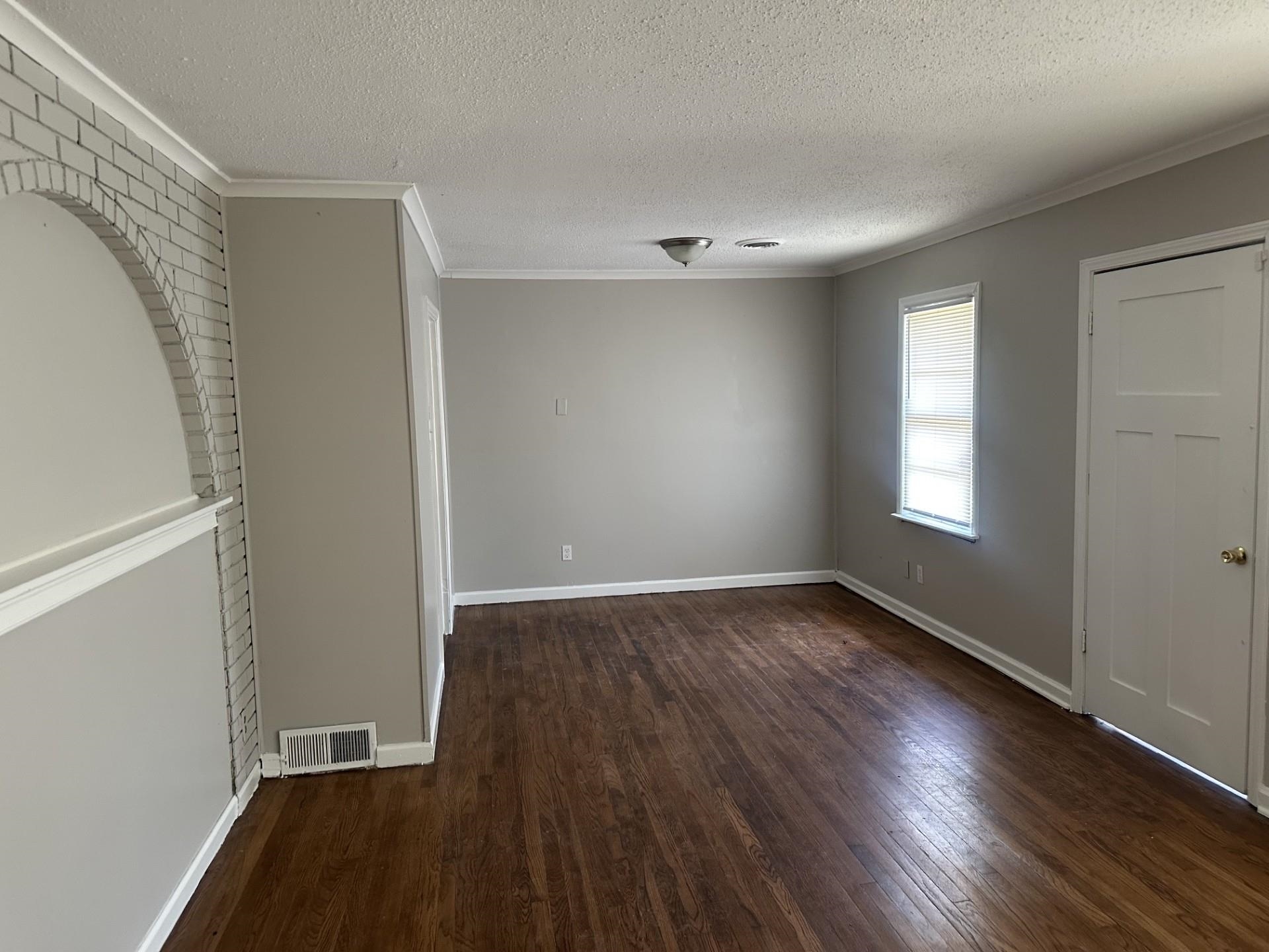 1758 Woodburn Dr Property Photo 4