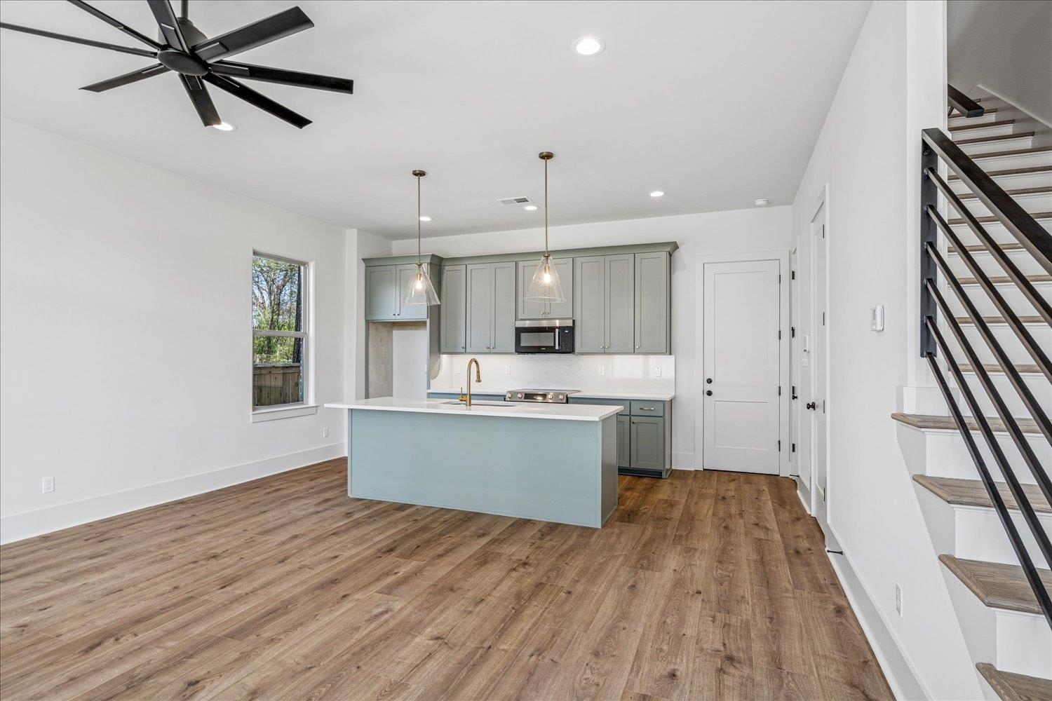 5476 End Village Dr 19 Property Photo 4