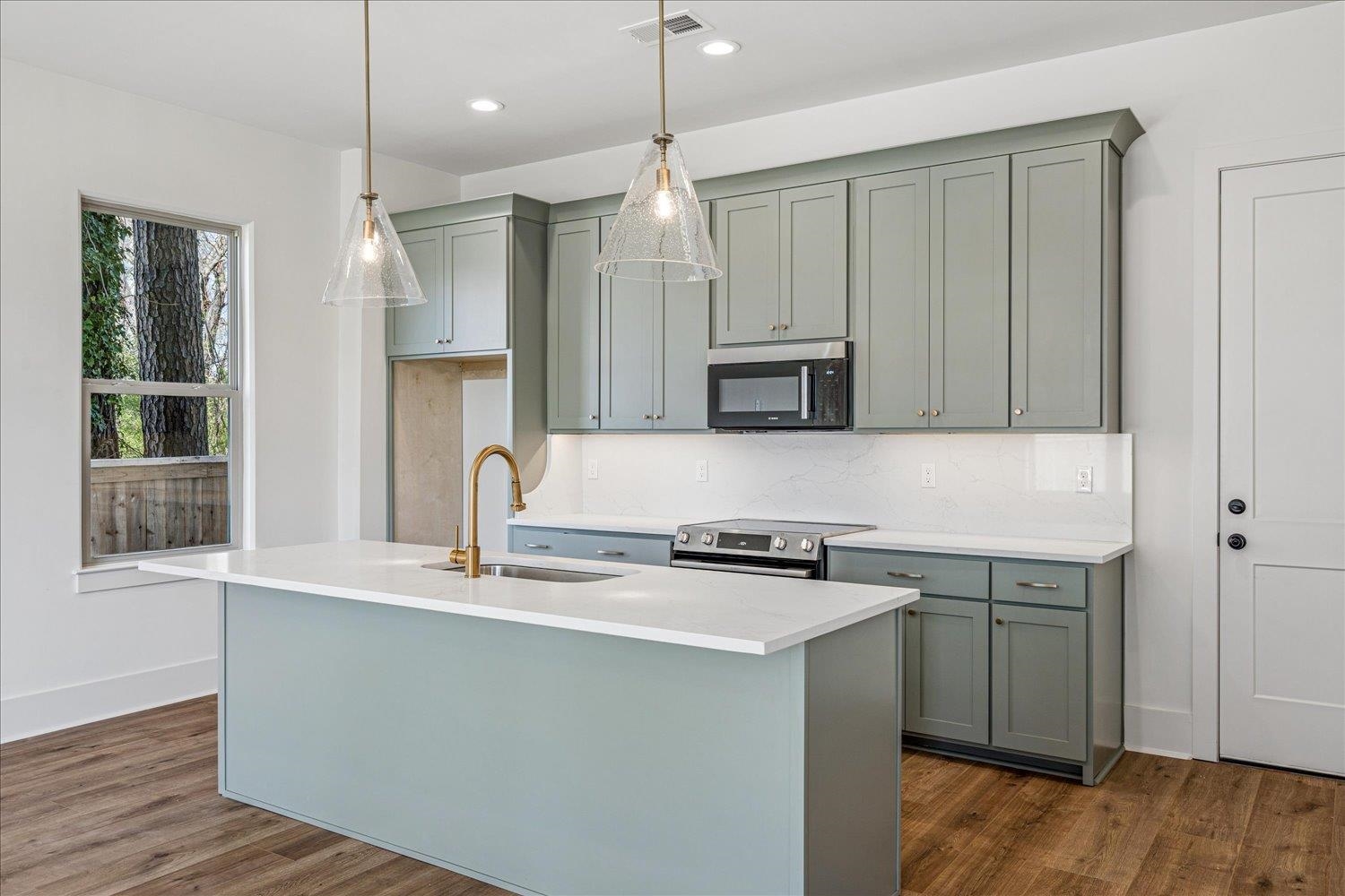 5476 End Village Dr 19 Property Photo 6