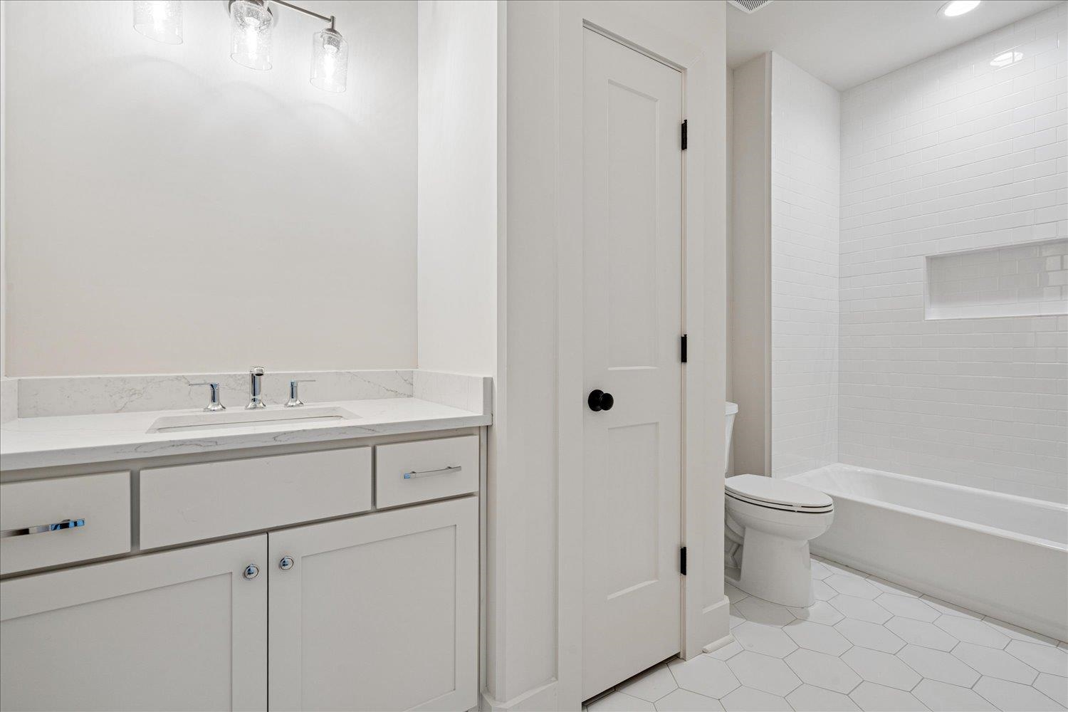 5476 End Village Dr 19 Property Photo 22