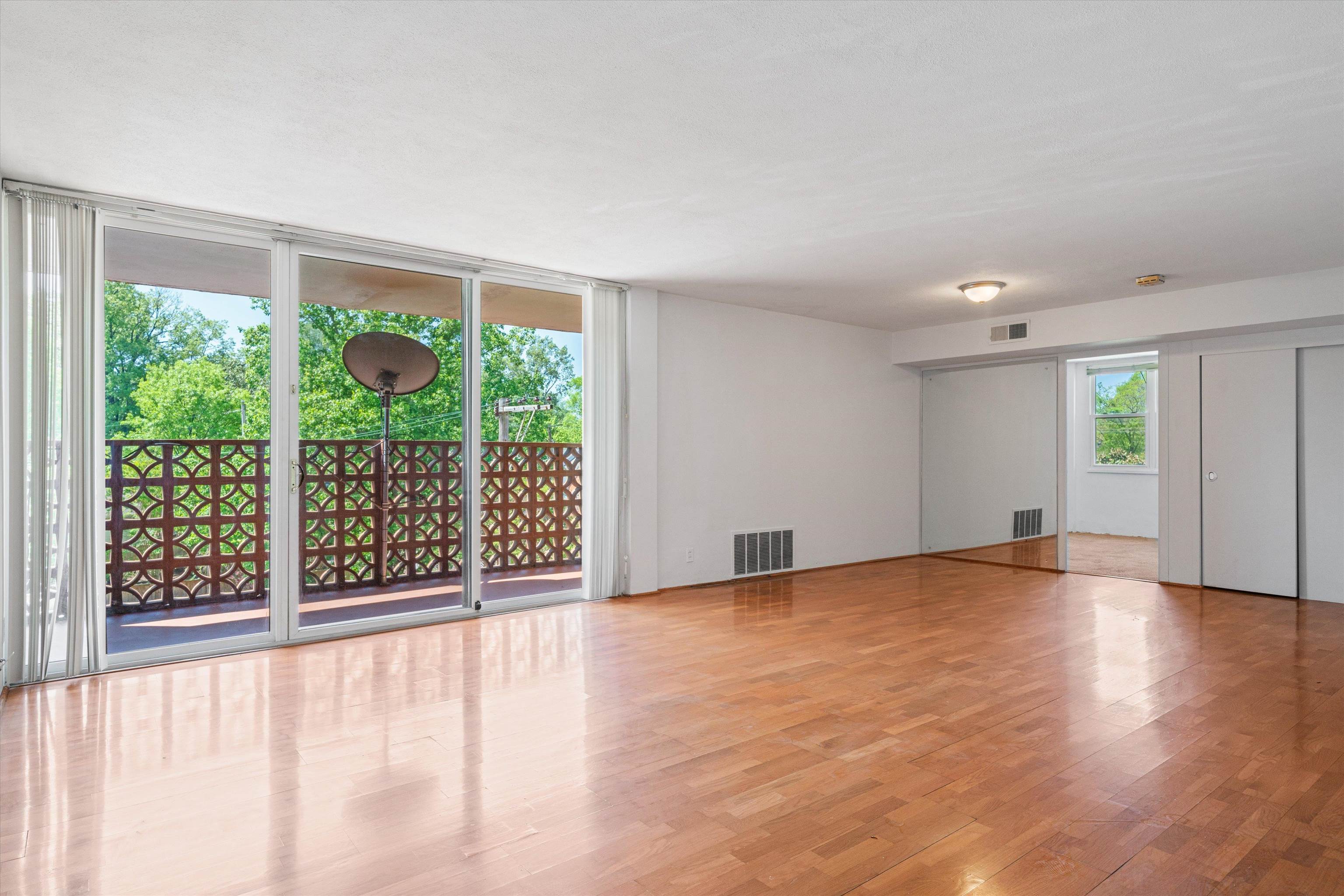 2277 Union Ave 401 Property Photo 2