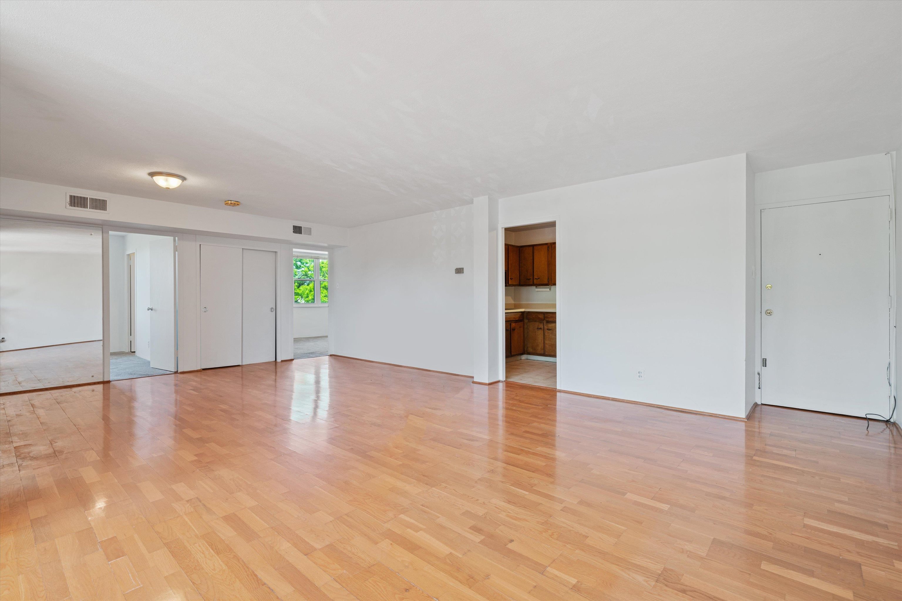 2277 Union Ave 401 Property Photo 3