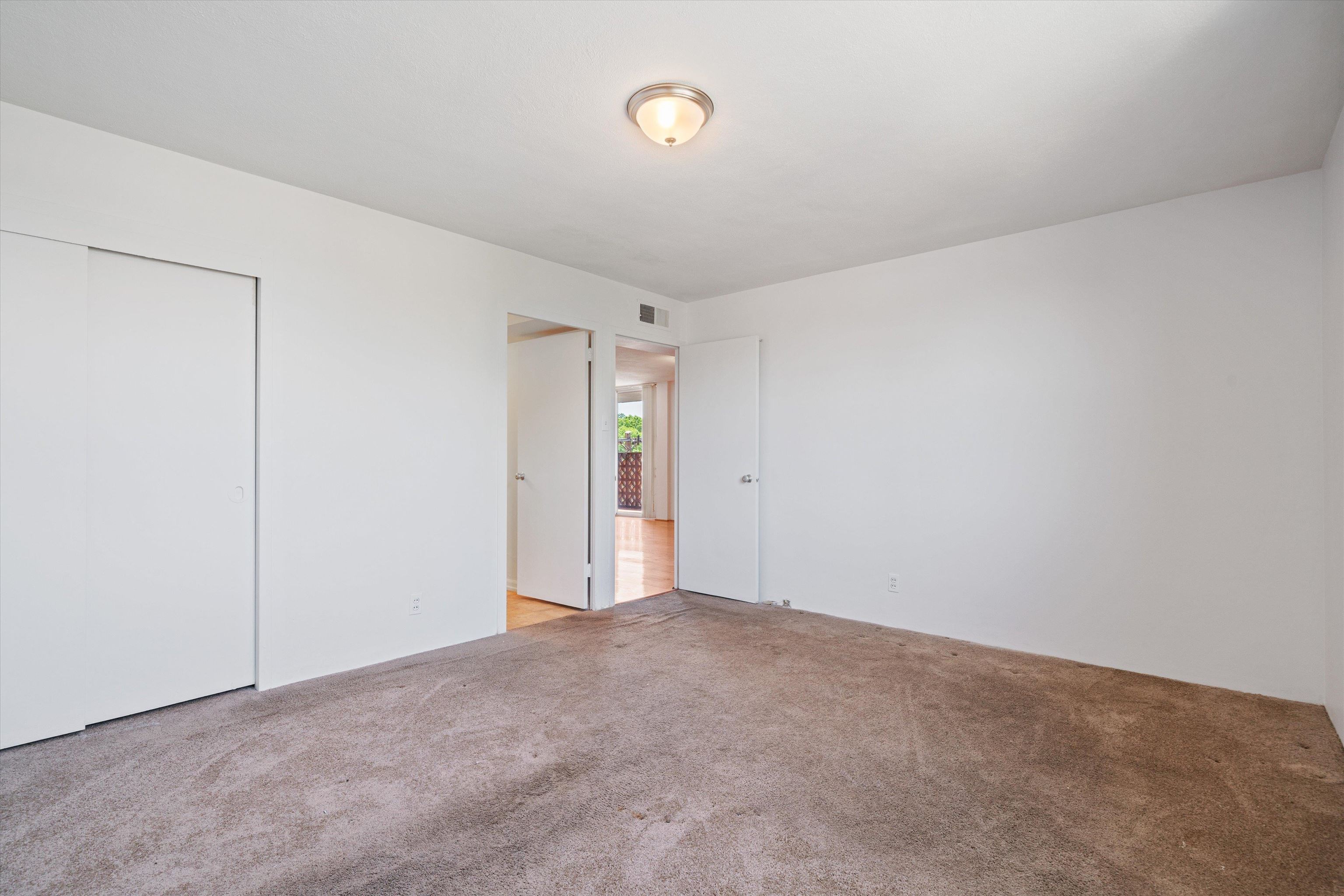 2277 Union Ave 401 Property Photo 11