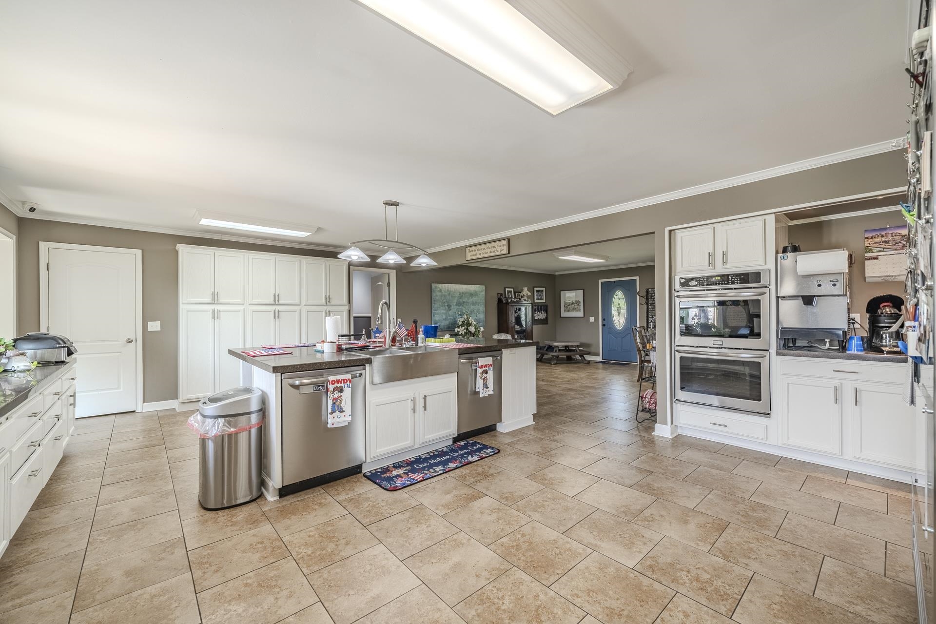 1150 Pinhook Dr Property Photo 4