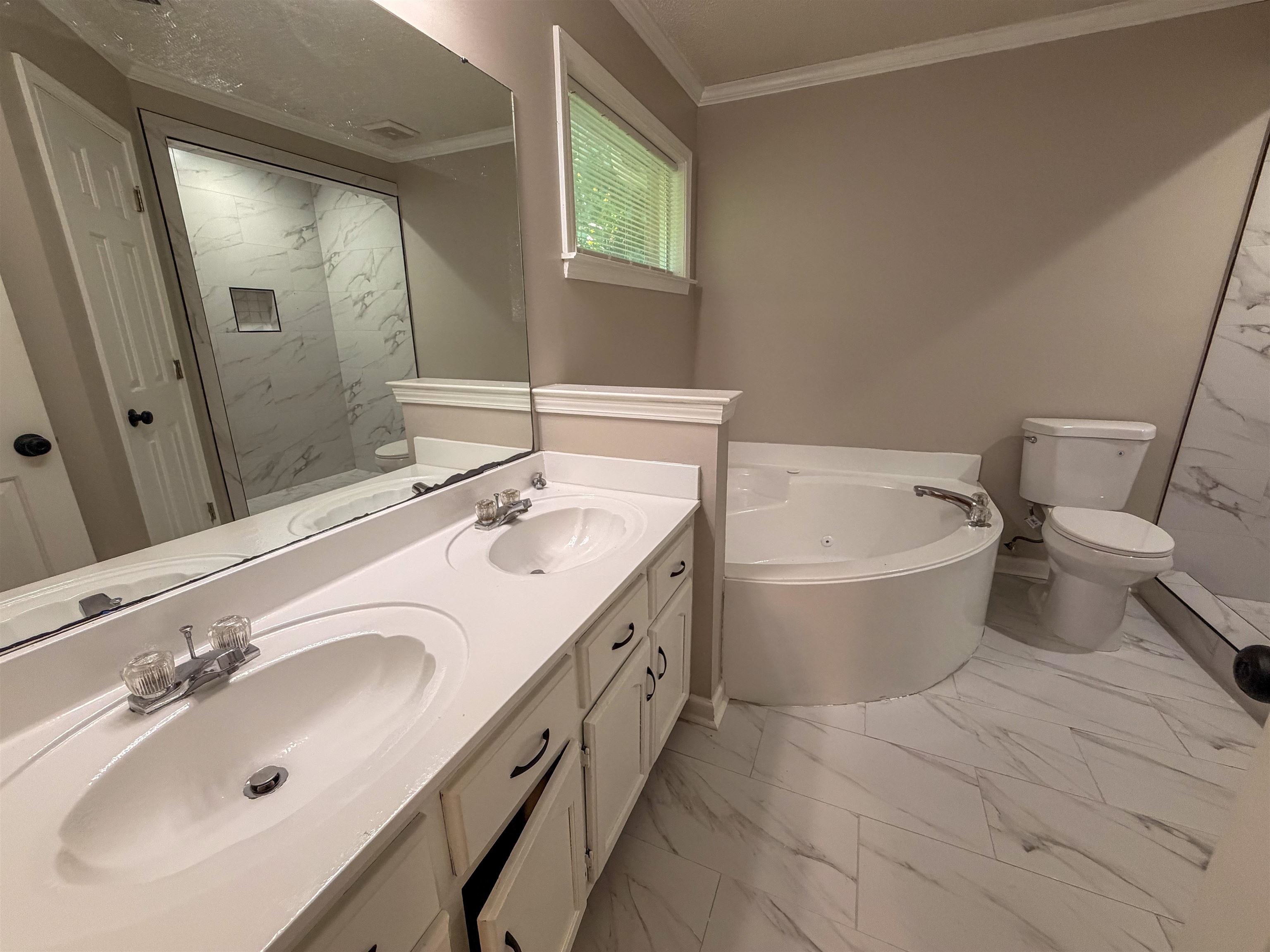 9040 Pepper Hollow Cv Property Photo 11