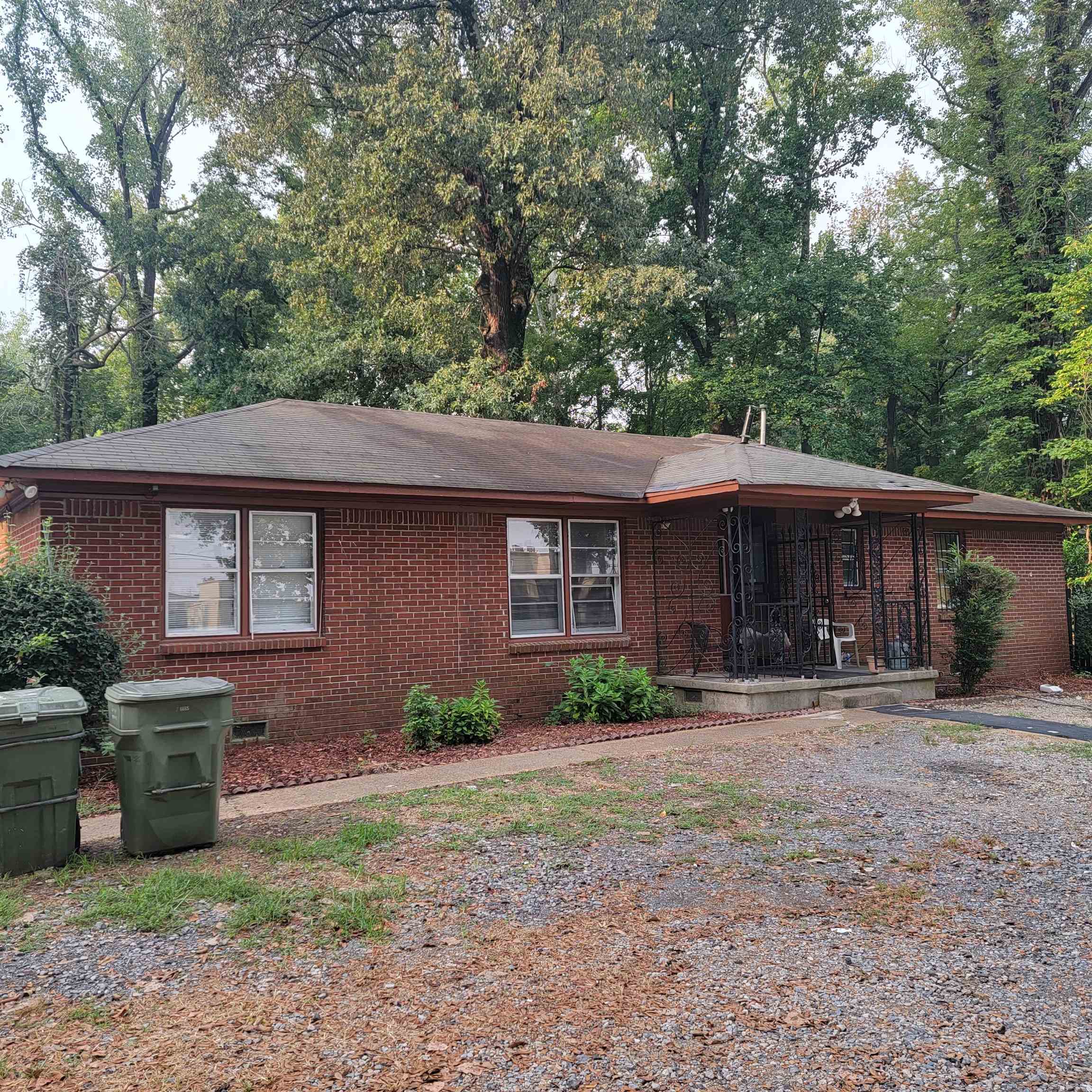 1733 Bender Rd Property Photo 2