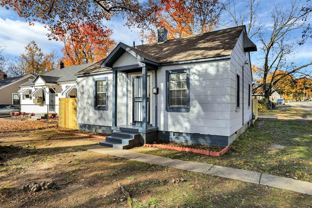 3088 Manhattan Ave Property Photo 2
