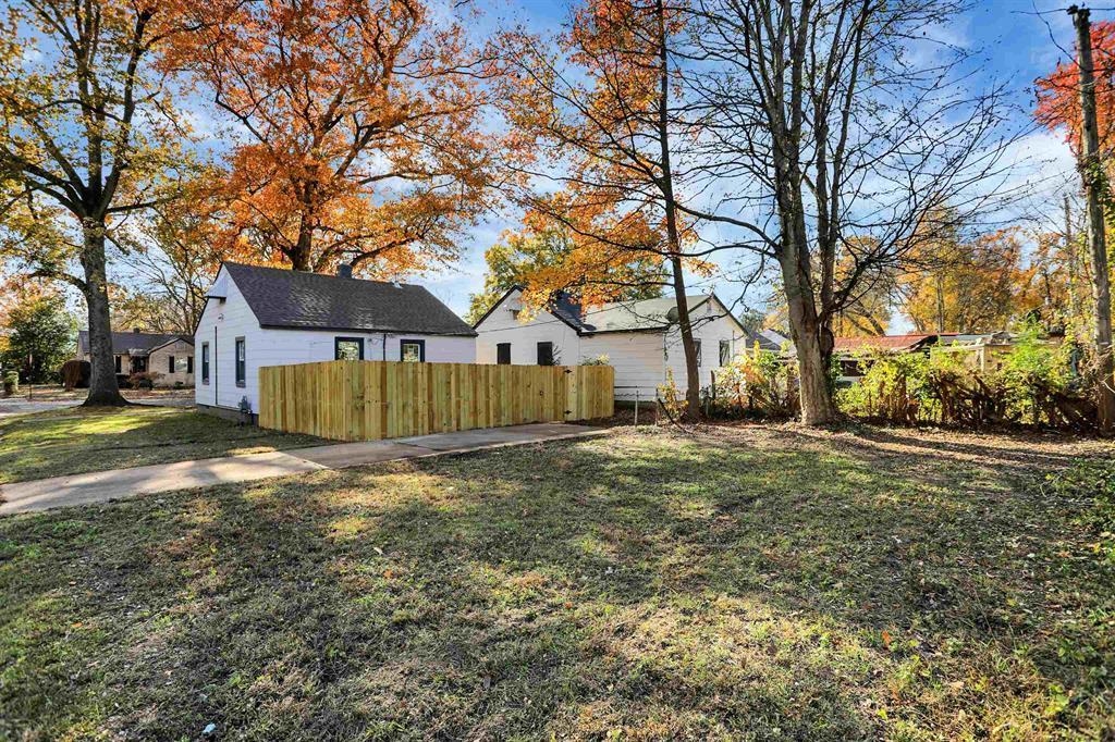 3088 Manhattan Ave Property Photo 4