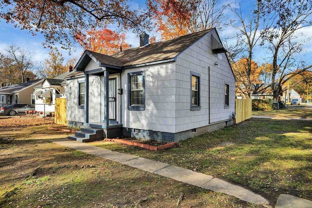 3088 Manhattan Ave Property Photo 5