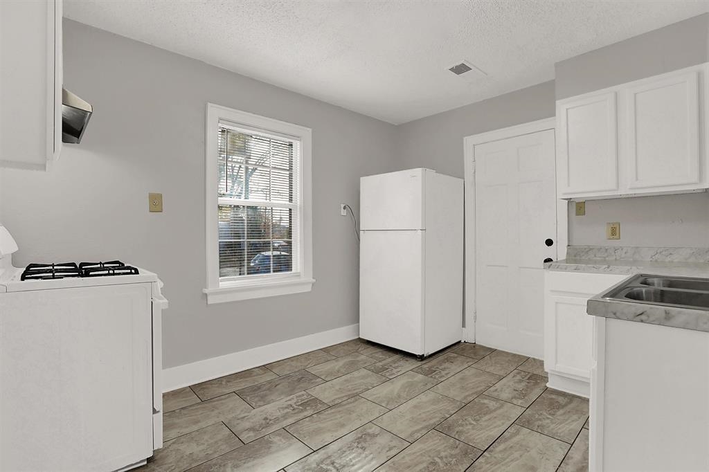 3088 Manhattan Ave Property Photo 11