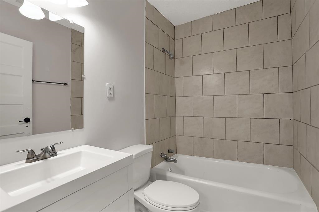 3088 Manhattan Ave Property Photo 14
