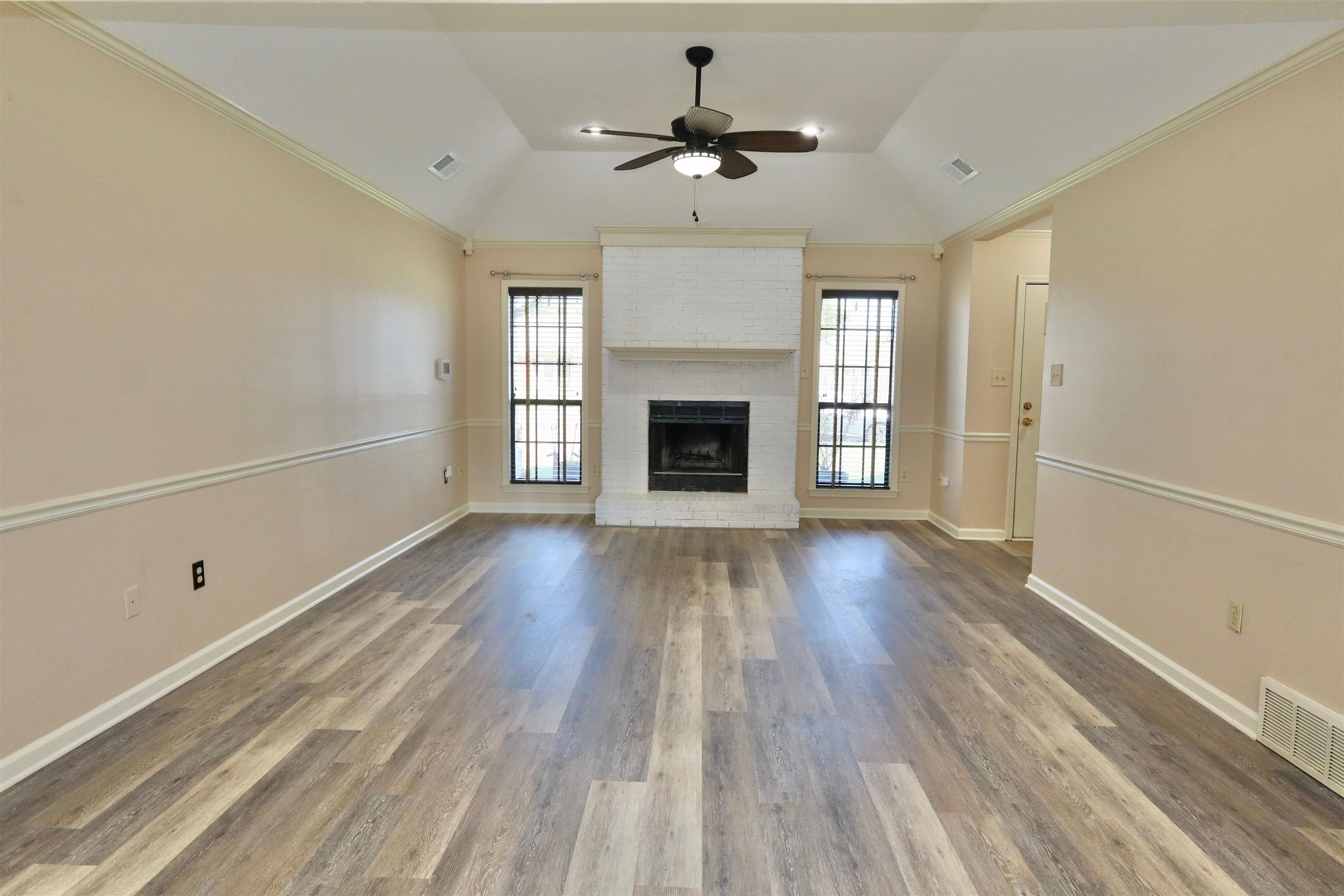 6853 Andrews Rd Property Photo 4