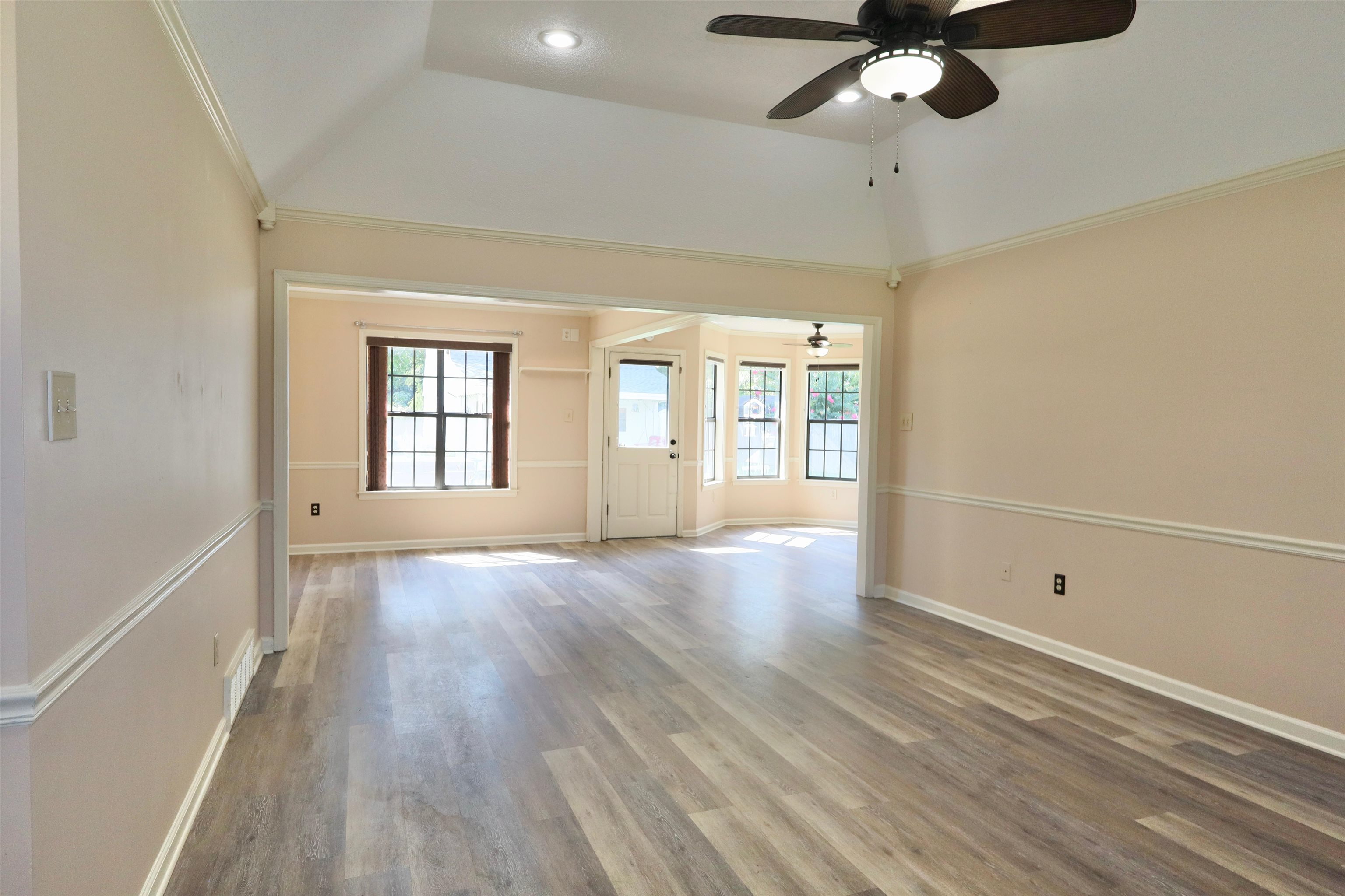 6853 Andrews Rd Property Photo 6