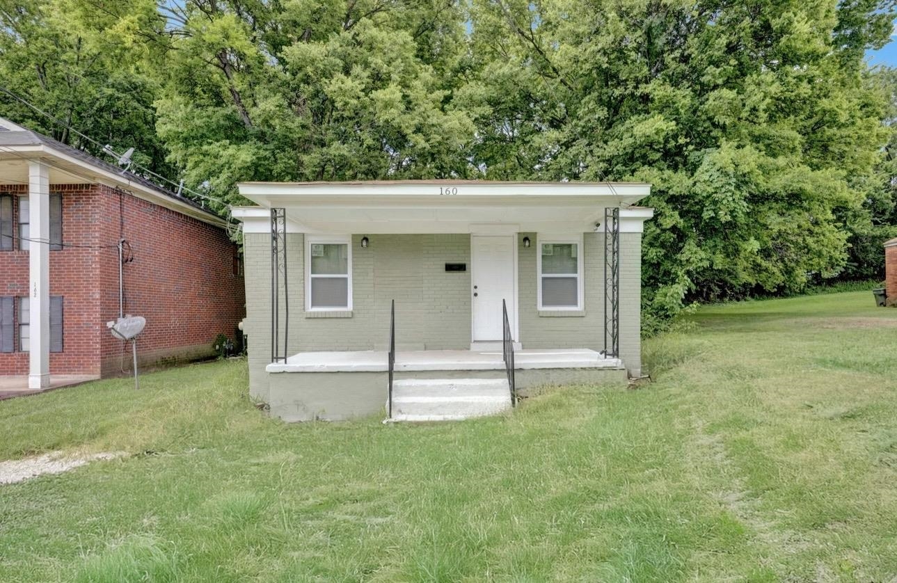 160 SILVERAGE AVE Property Photo 1