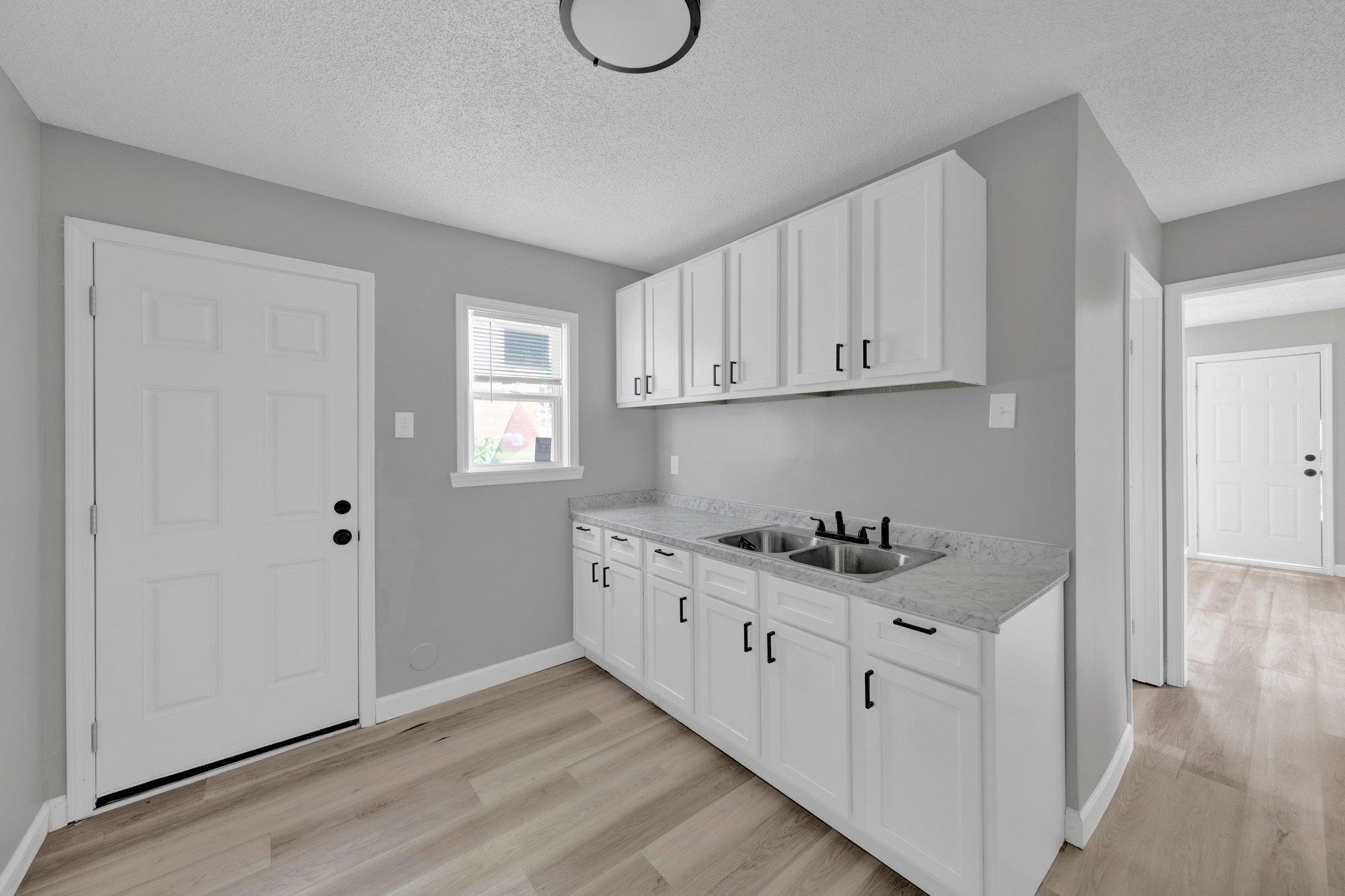160 Silverage Ave Property Photo 2