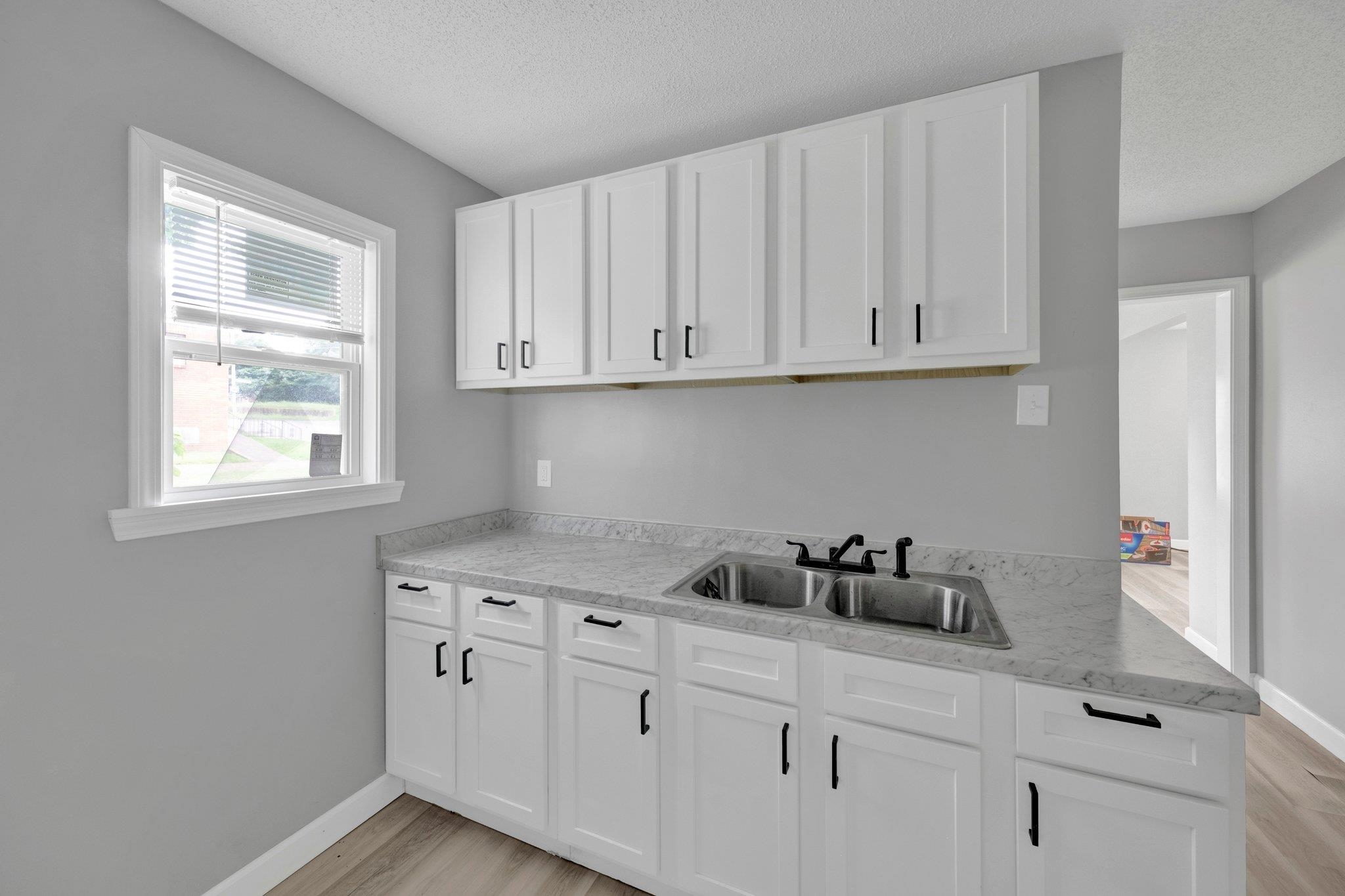 160 Silverage Ave Property Photo 3