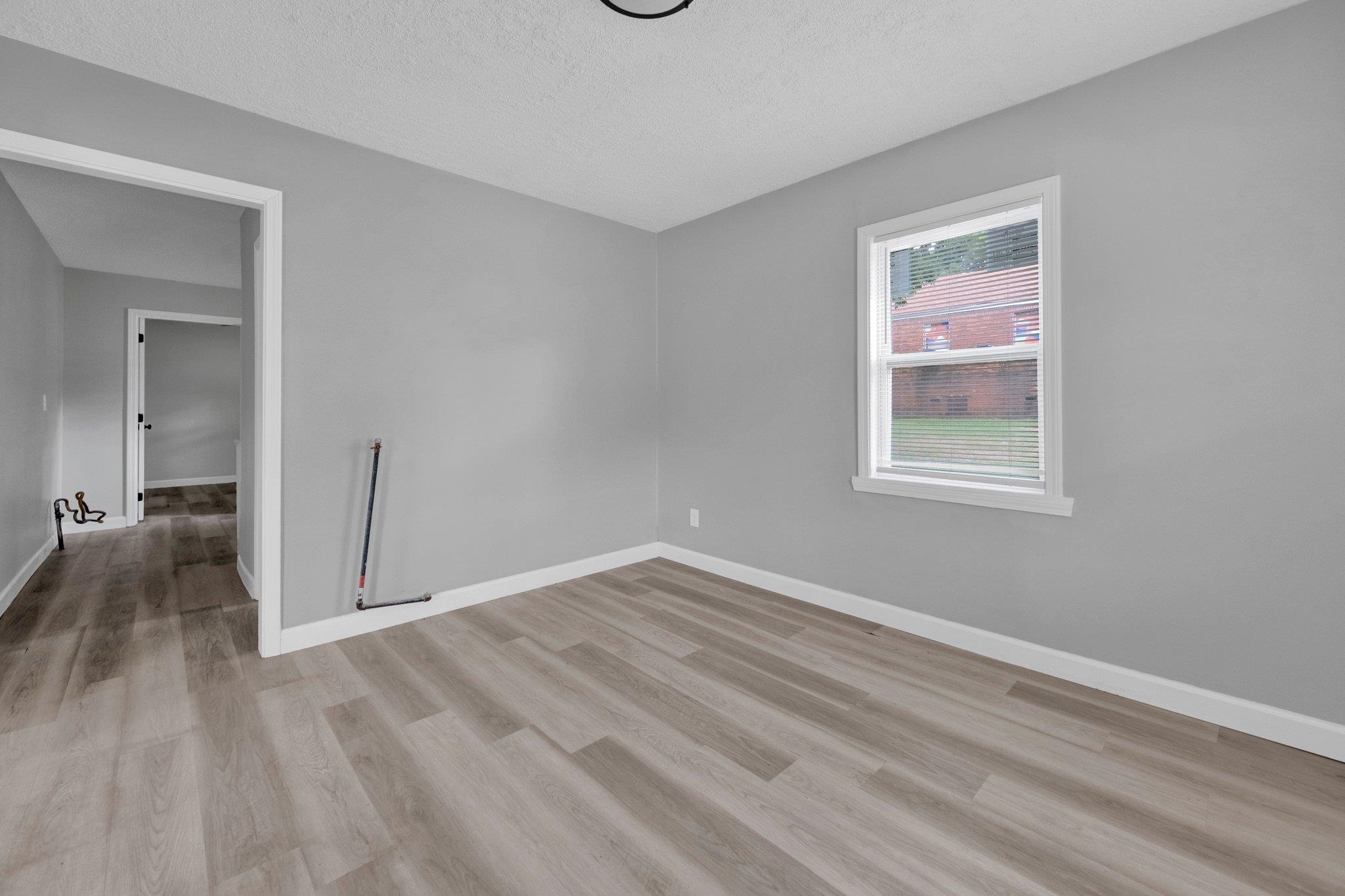 160 Silverage Ave Property Photo 4
