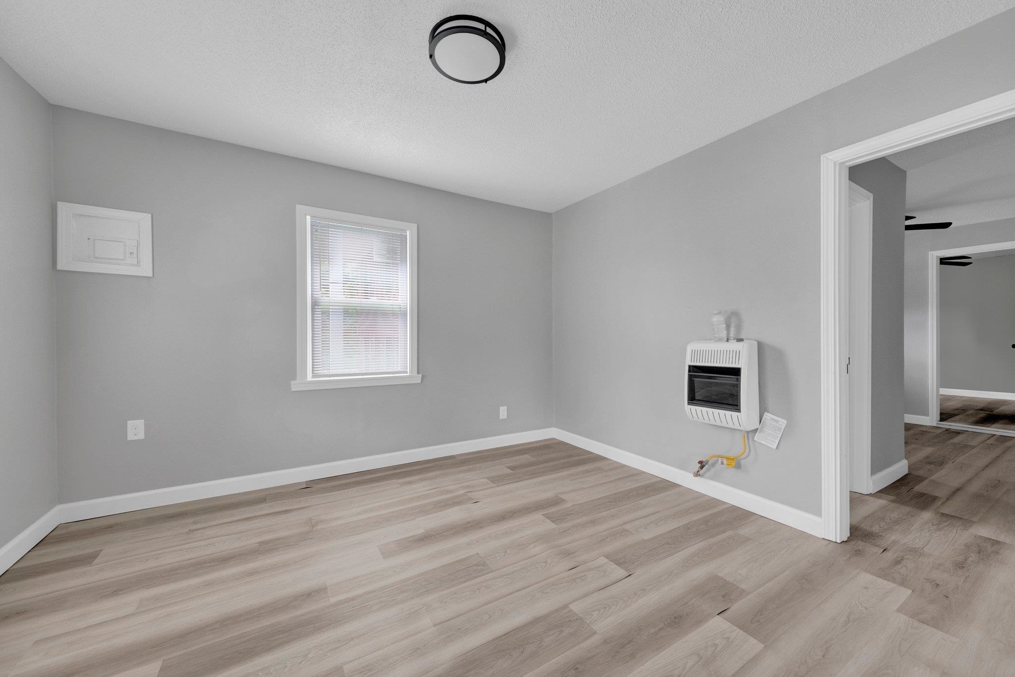 160 Silverage Ave Property Photo 6