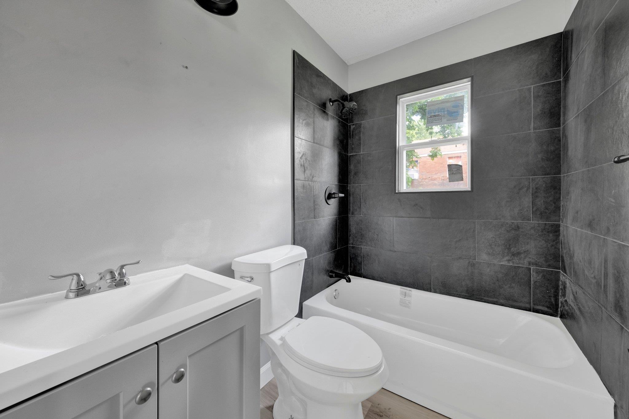 160 Silverage Ave Property Photo 7